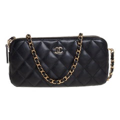 Chanel Schwarzes gestepptes Leder WOC Double Zip Wallet an Kette