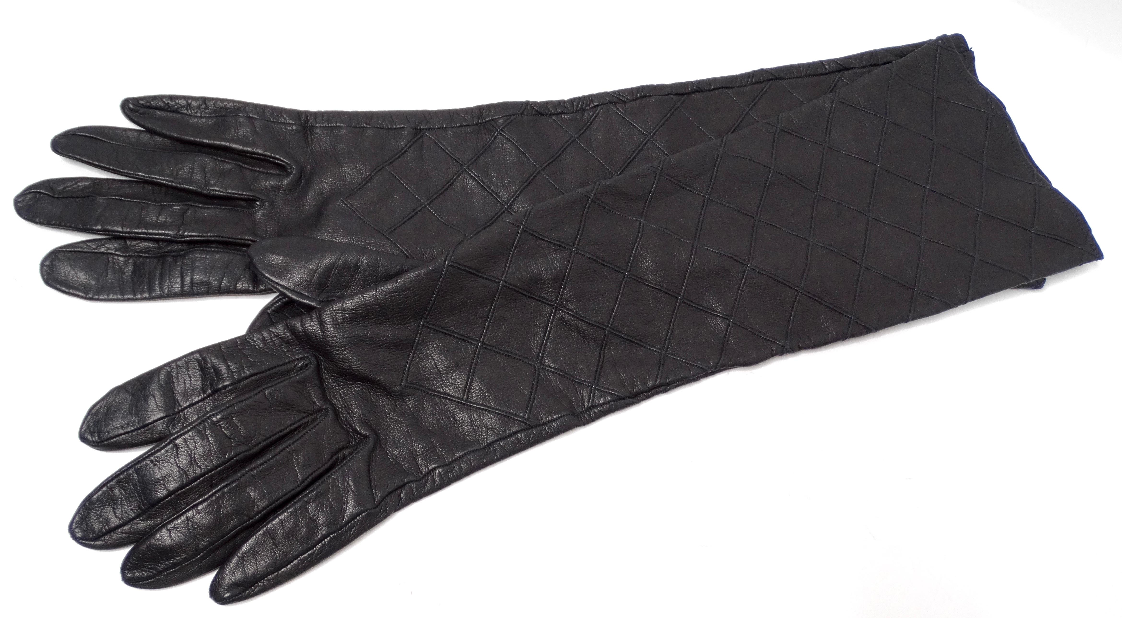 Chanel Black Quilted Long Leather Gloves circa 1990s In Good Condition For Sale In Scottsdale, AZ
