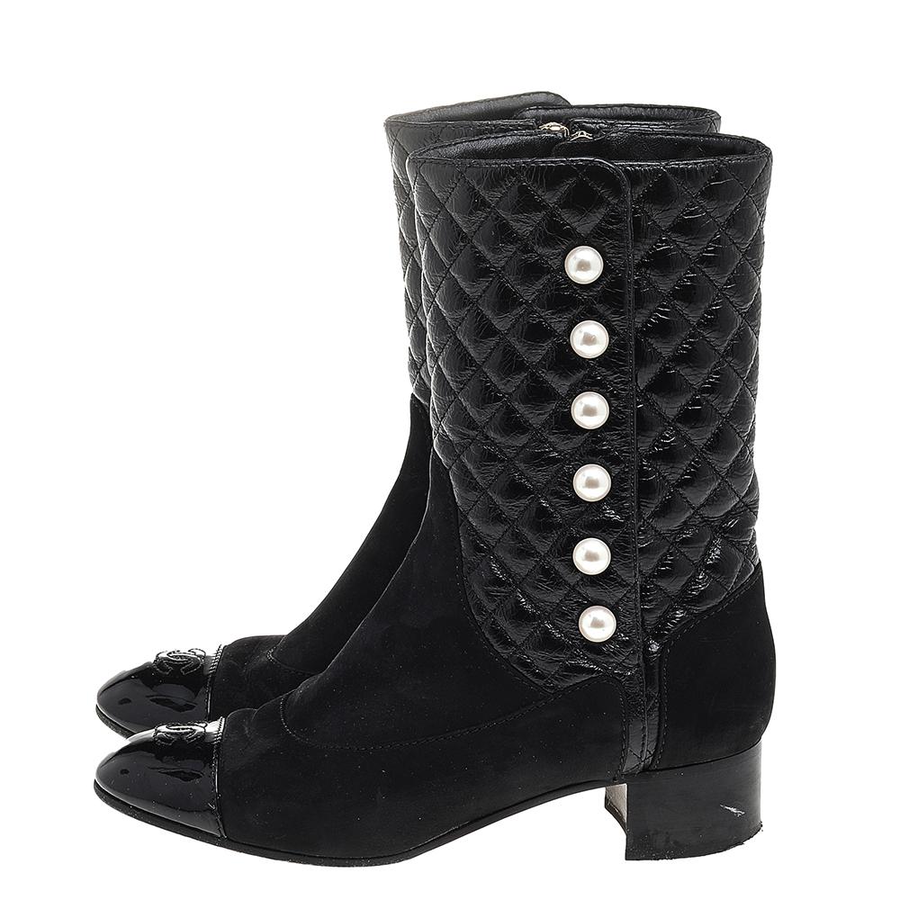 Chanel Black Quilted Nubuck Leather And Aged Leather CC Mid Calf Boots Size 39 In Good Condition In Dubai, Al Qouz 2