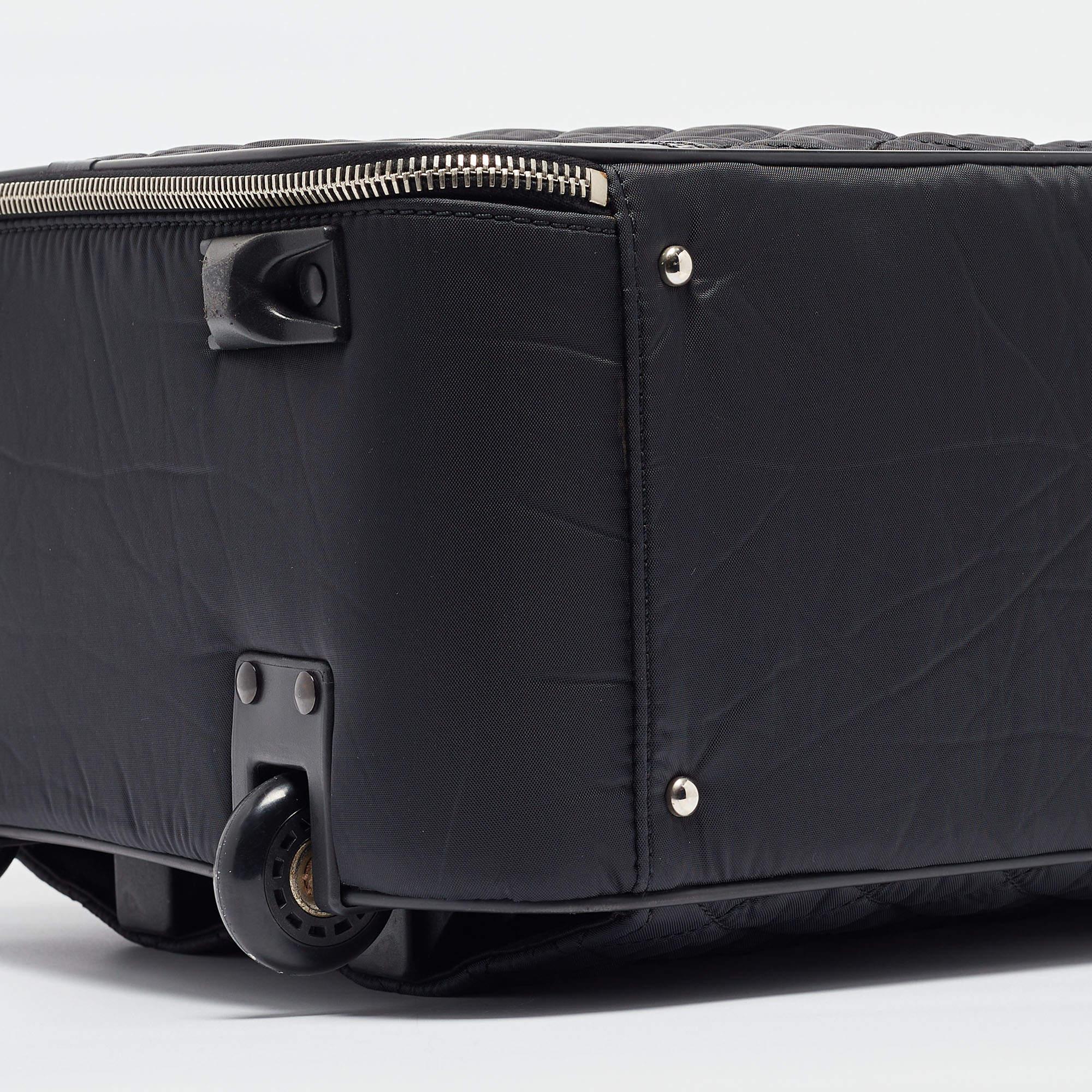 Chanel Black Quilted Nylon 2 Wheeled CC Luggage (Bagages à 2 roues en nylon matelassé) 12