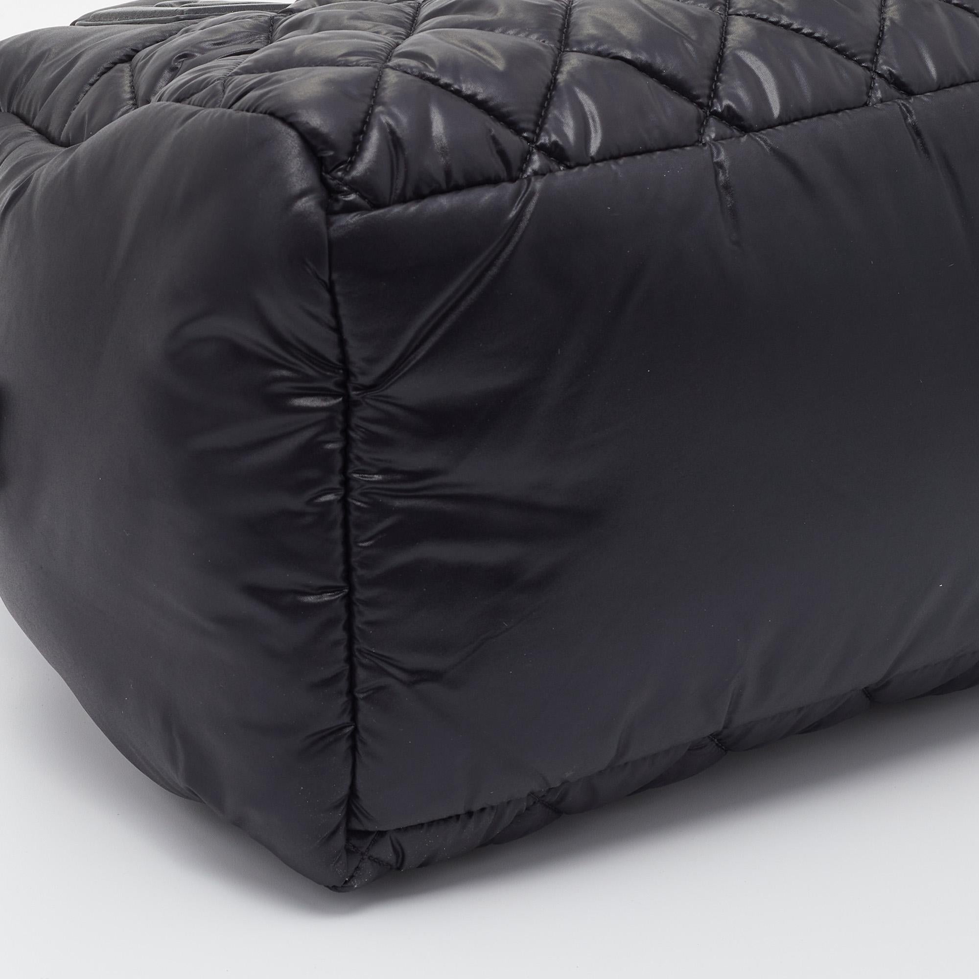 Chanel Schwarze gesteppte Coco Cocoon Puffer-Tasche aus Nylon 5