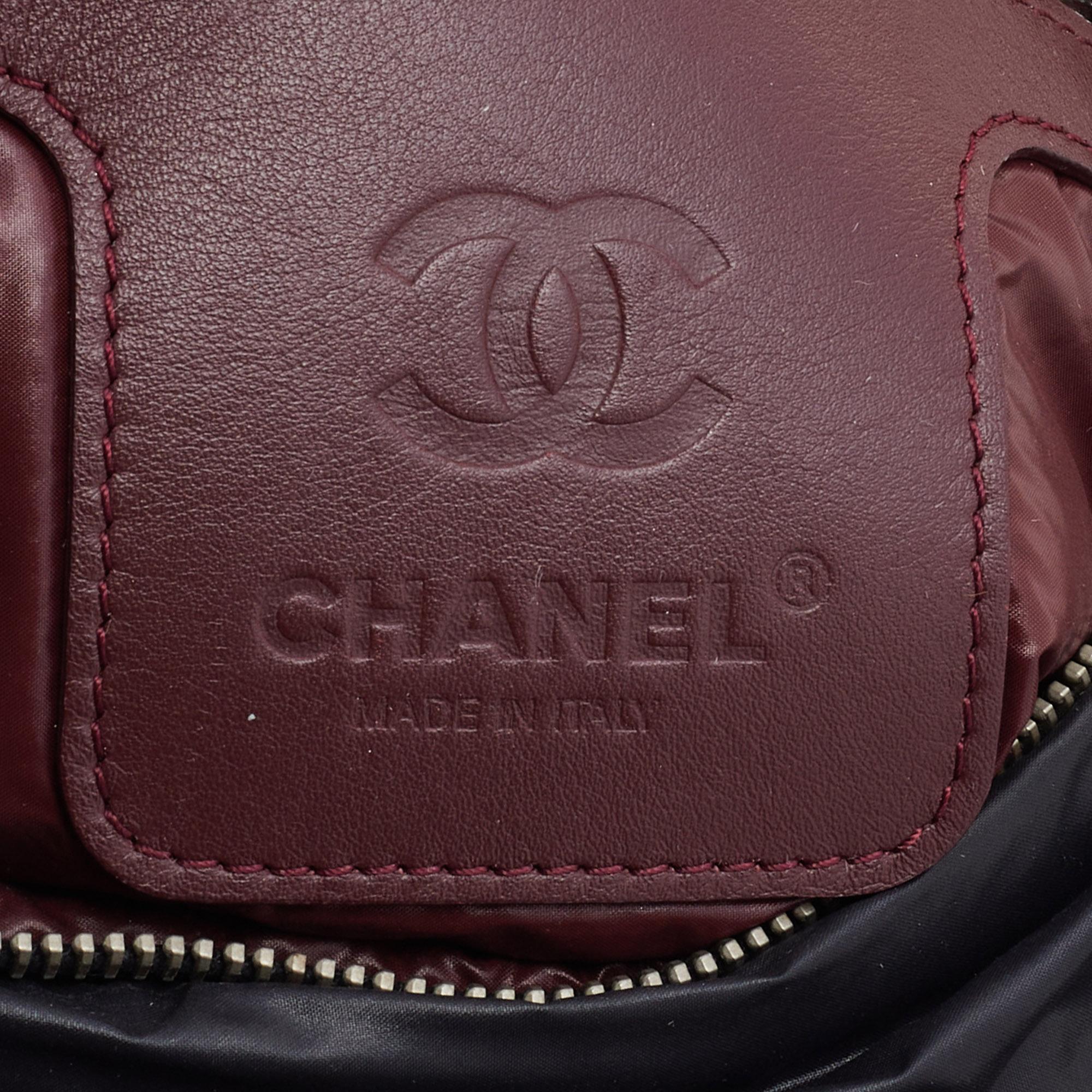 Chanel Schwarze gesteppte Coco Cocoon Puffer-Tasche aus Nylon 8