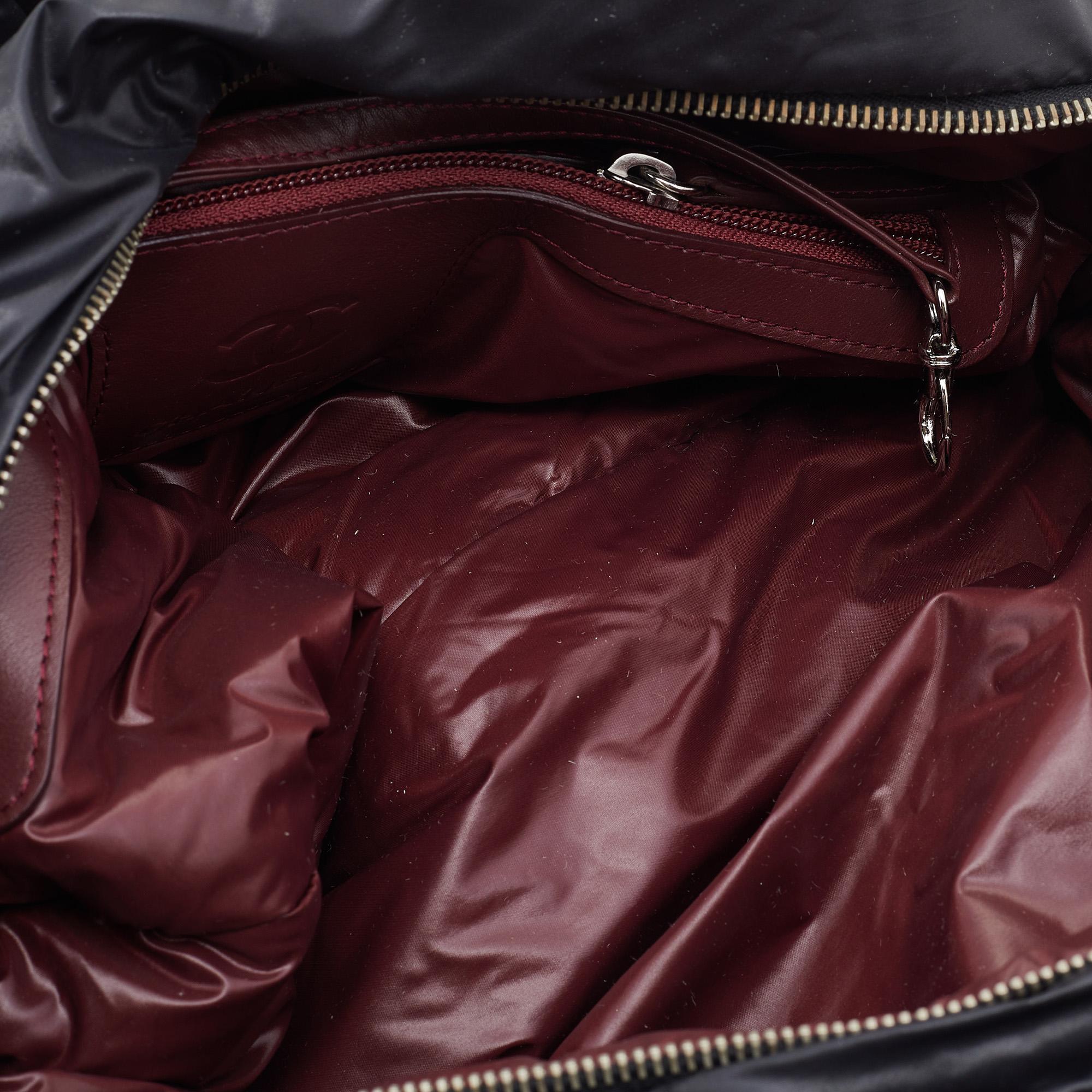 Chanel Schwarze gesteppte Coco Cocoon Puffer-Tasche aus Nylon 2
