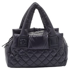 Chanel Schwarze gesteppte Coco Cocoon Puffer-Tasche aus Nylon