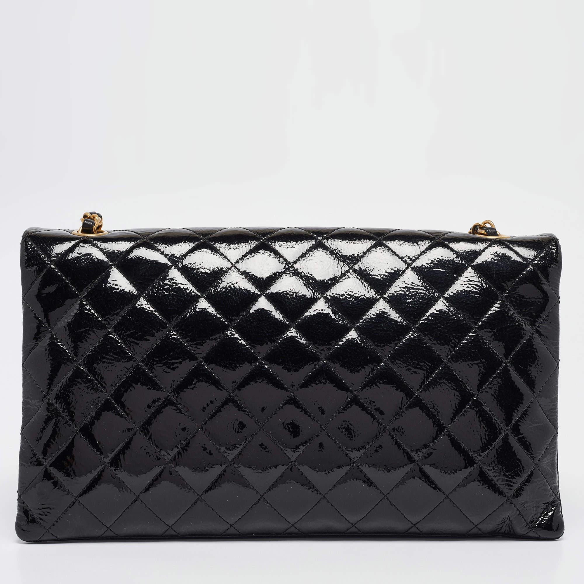 Women's Chanel Black Quilted Patent and Leather Pagoda Accordion Flap Bag For Sale