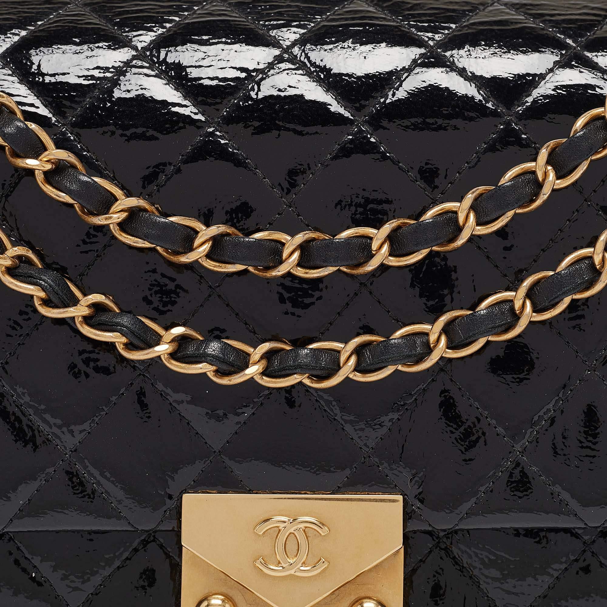 Chanel Black Quilted Patent and Leather Pagoda Accordion Flap Bag For Sale 1