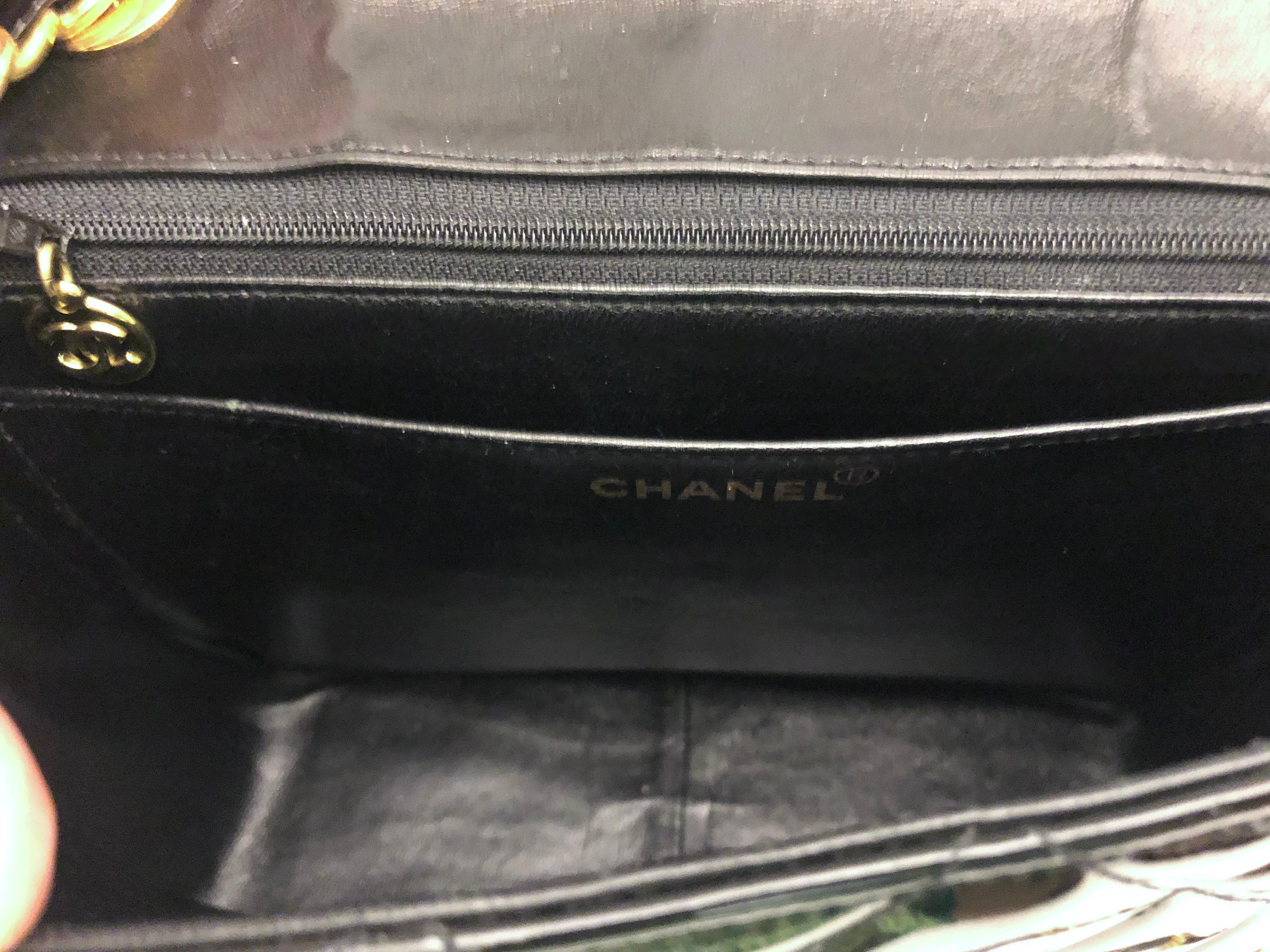 Chanel Black Quilted Patent Big CC Turn-lock Flap Shoulder Bag  en vente 4