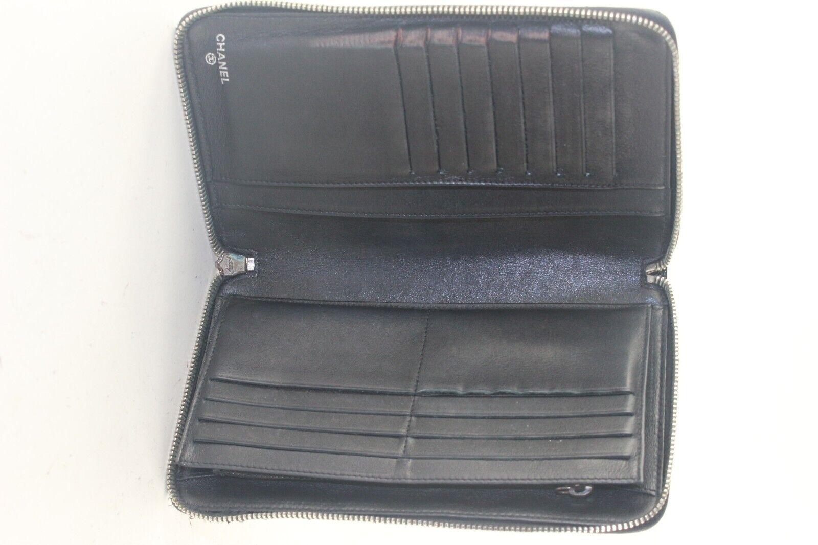 CHANEL Black Quilted Patent Large Zippy Wallet Organizer 2CCS82K In Good Condition In Dix hills, NY