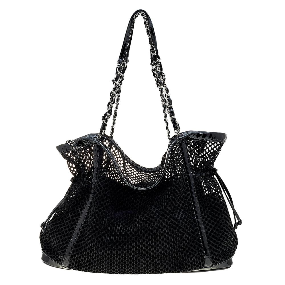 Chanel Black Quilted Patent Leather And Mesh La Madrague Tote In Good Condition In Dubai, Al Qouz 2