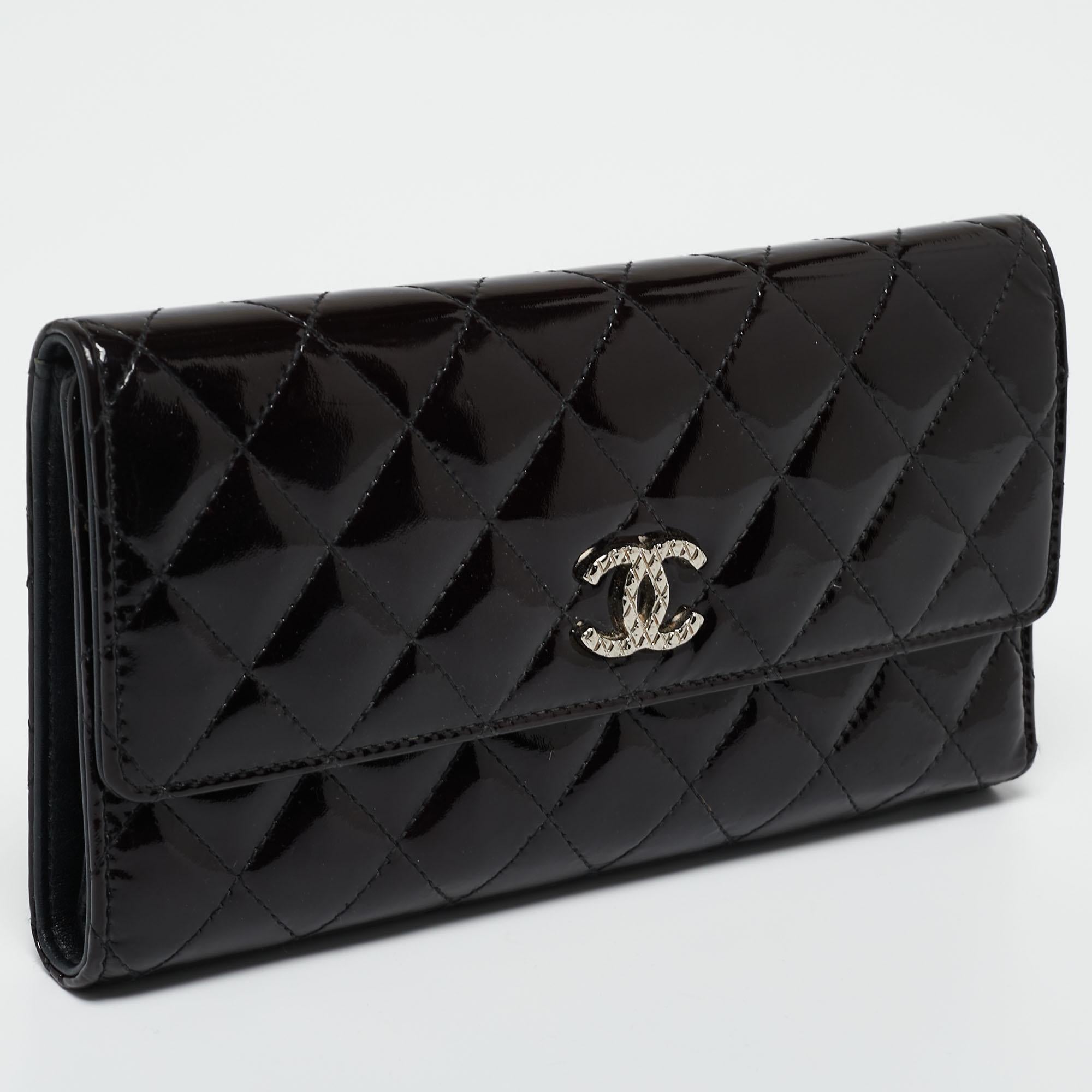 Women's Chanel Black Quilted Patent Leather CC Continental Wallet