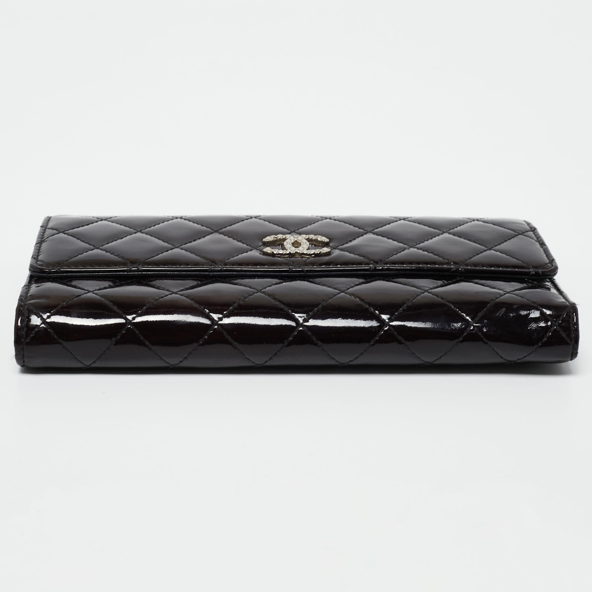 Women's Chanel Black Quilted Patent Leather CC Continental Wallet