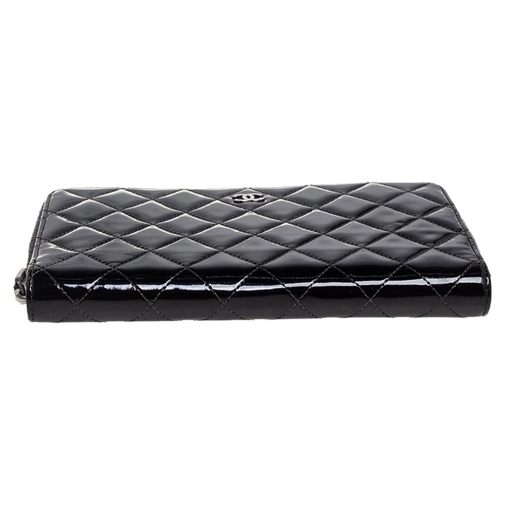 Chanel Black Quilted Patent Leather CC Zip Around Organizer Wallet In Good Condition In Dubai, Al Qouz 2