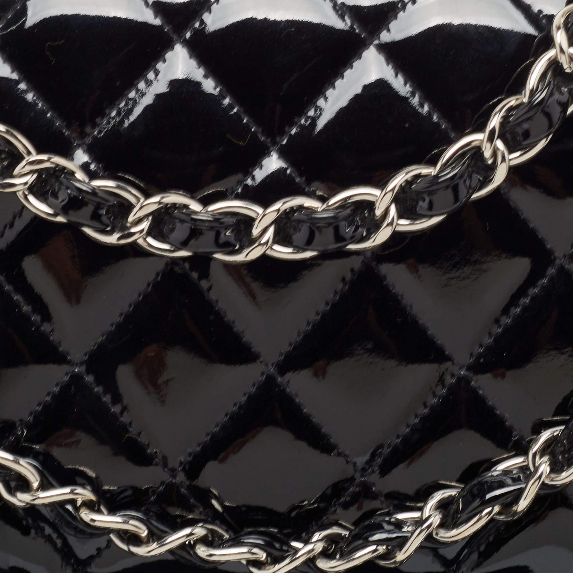 Chanel Schwarze gesteppte Jumbo Classic Double Flap Tasche aus Lackleder im Angebot 8