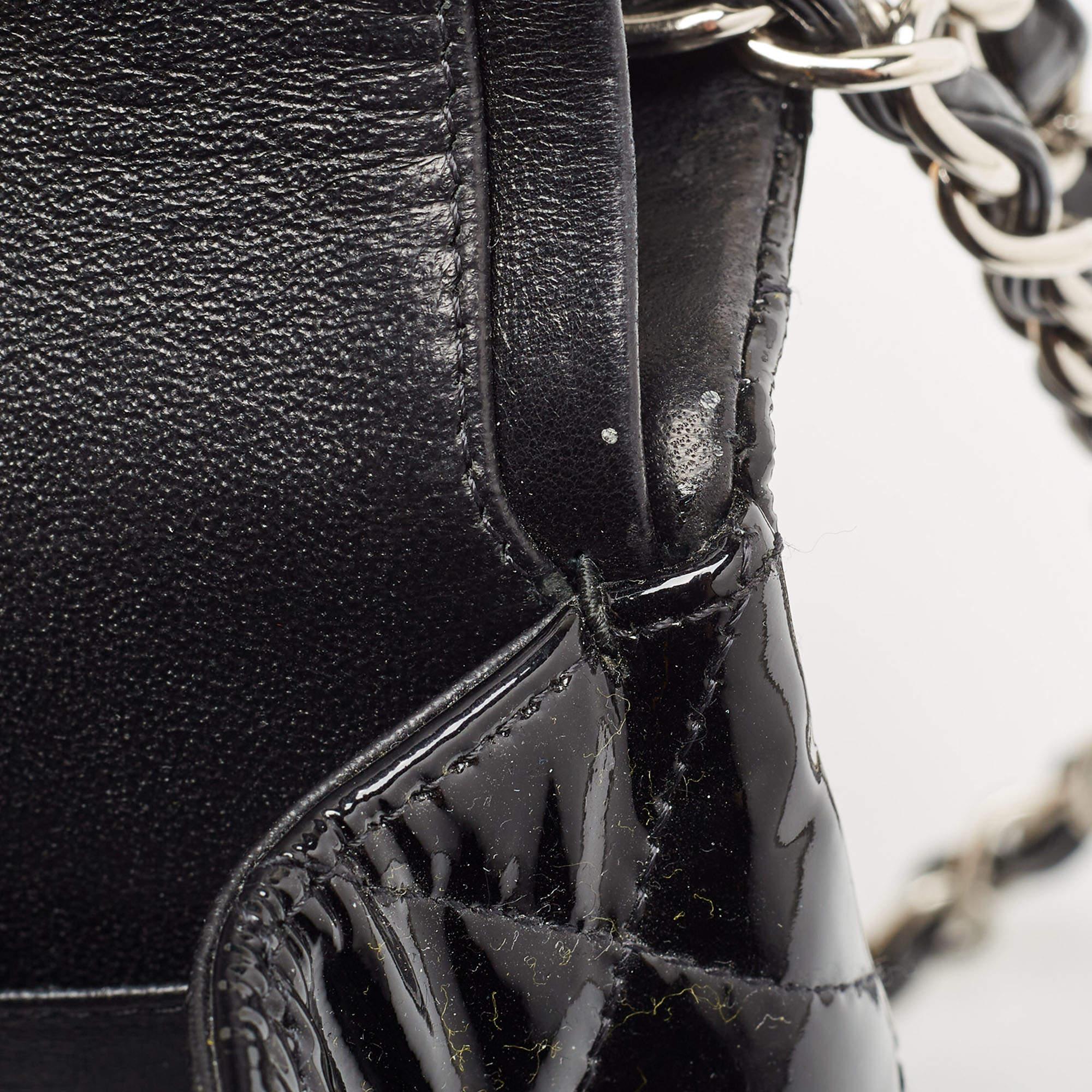 Chanel Schwarze gesteppte Jumbo Classic Double Flap Tasche aus Lackleder im Angebot 9