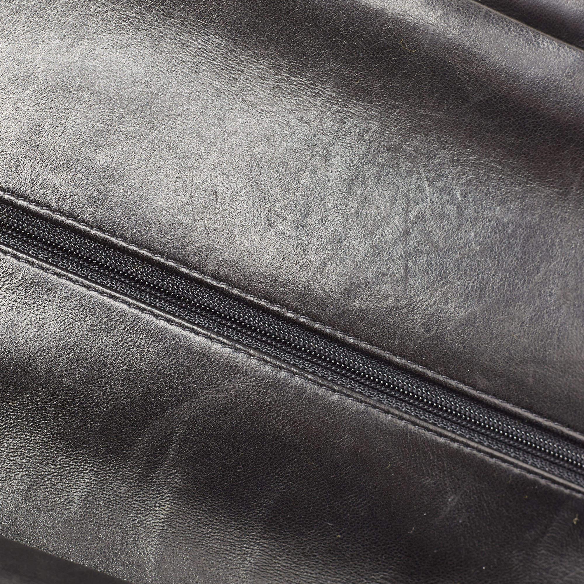 Chanel Schwarze gesteppte Jumbo Classic Double Flap Tasche aus Lackleder im Angebot 10