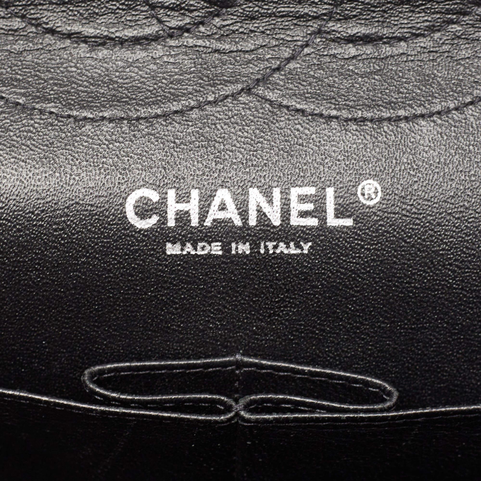 Chanel Schwarze gesteppte Jumbo Classic Double Flap Tasche aus Lackleder im Angebot 12