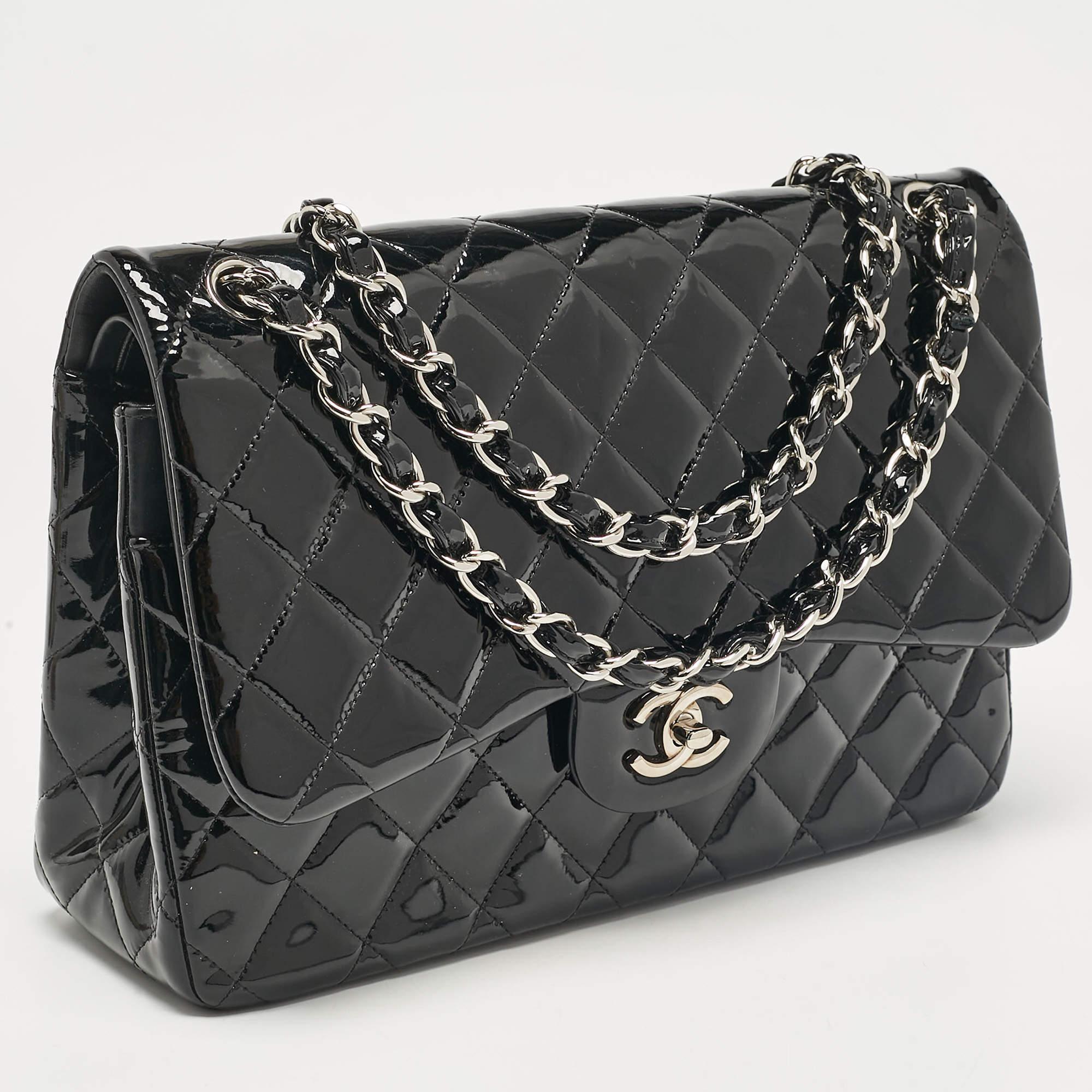 Chanel Black Quilted Patent Leather Jumbo Classic Double Flap Bag In Good Condition For Sale In Dubai, Al Qouz 2