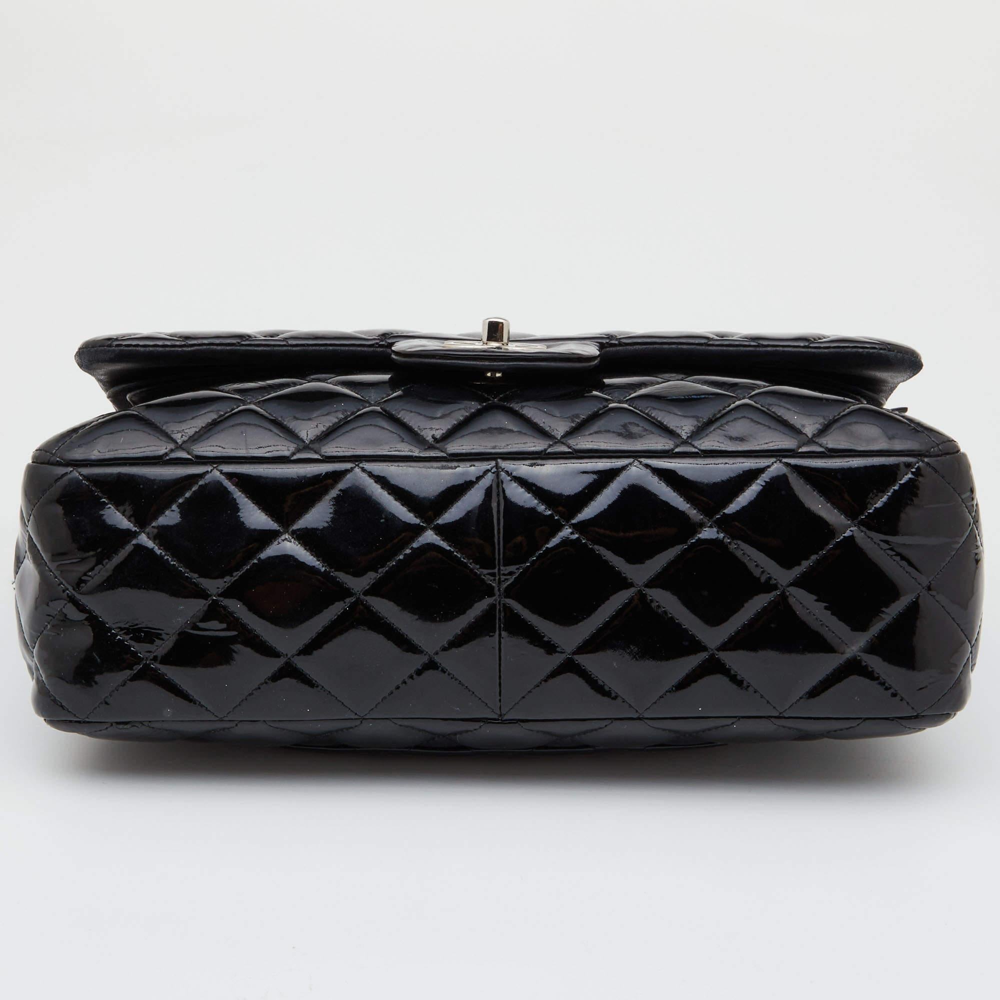 Chanel Black Quilted Patent Leather Jumbo Classic Double Flap Bag For Sale 1