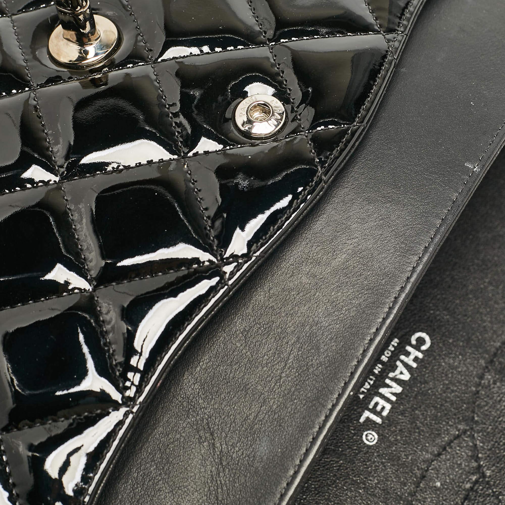 Chanel Black Quilted Patent Leather Jumbo Classic Double Flap Bag For Sale 2