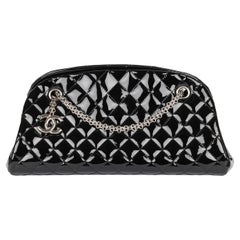 Chanel Schwarze gesteppte Bowlingtasche aus Lackleder Just Mademoiselle