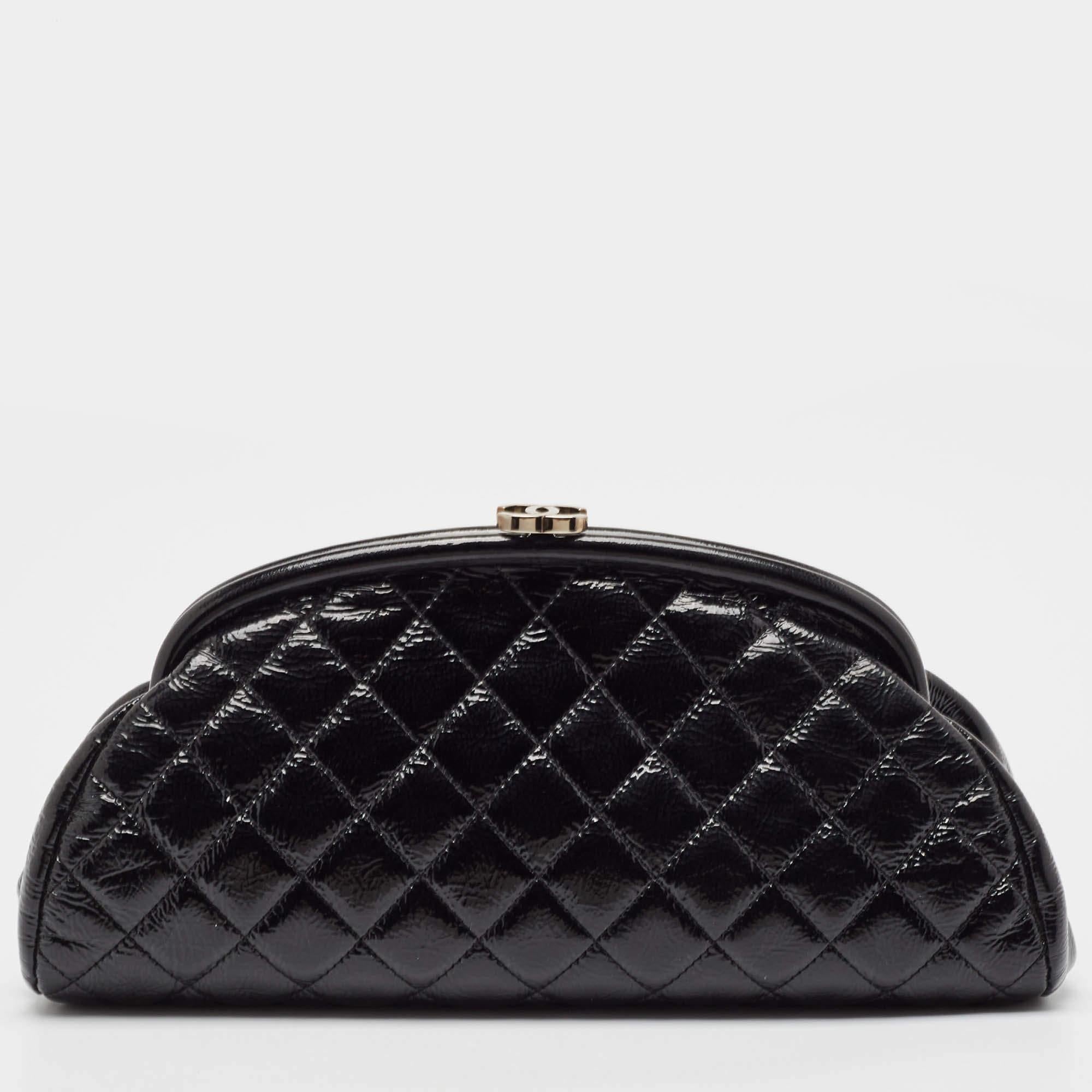 Women's Chanel Black Quilted Patent Leather Kiss Lock Clutch