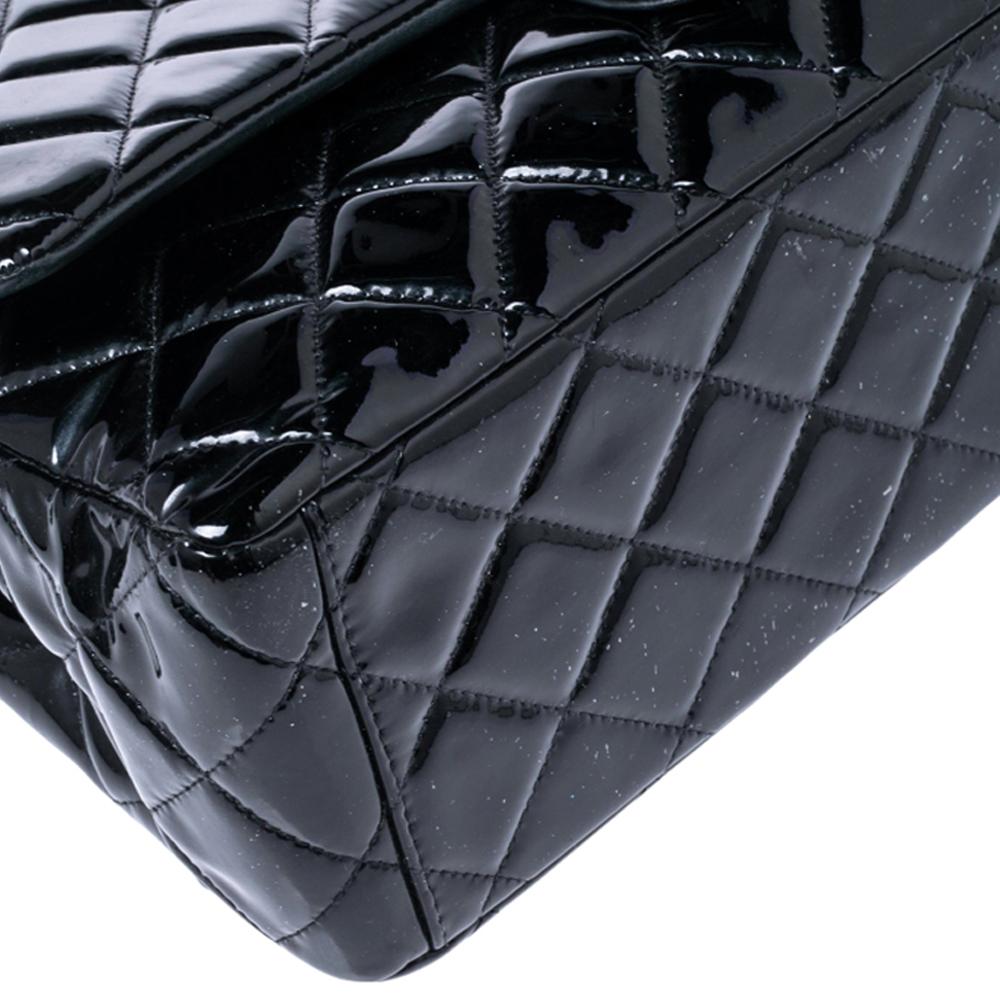 Chanel Black Quilted Patent Leather Maxi Classic Double Flap Bag In Good Condition In Dubai, Al Qouz 2