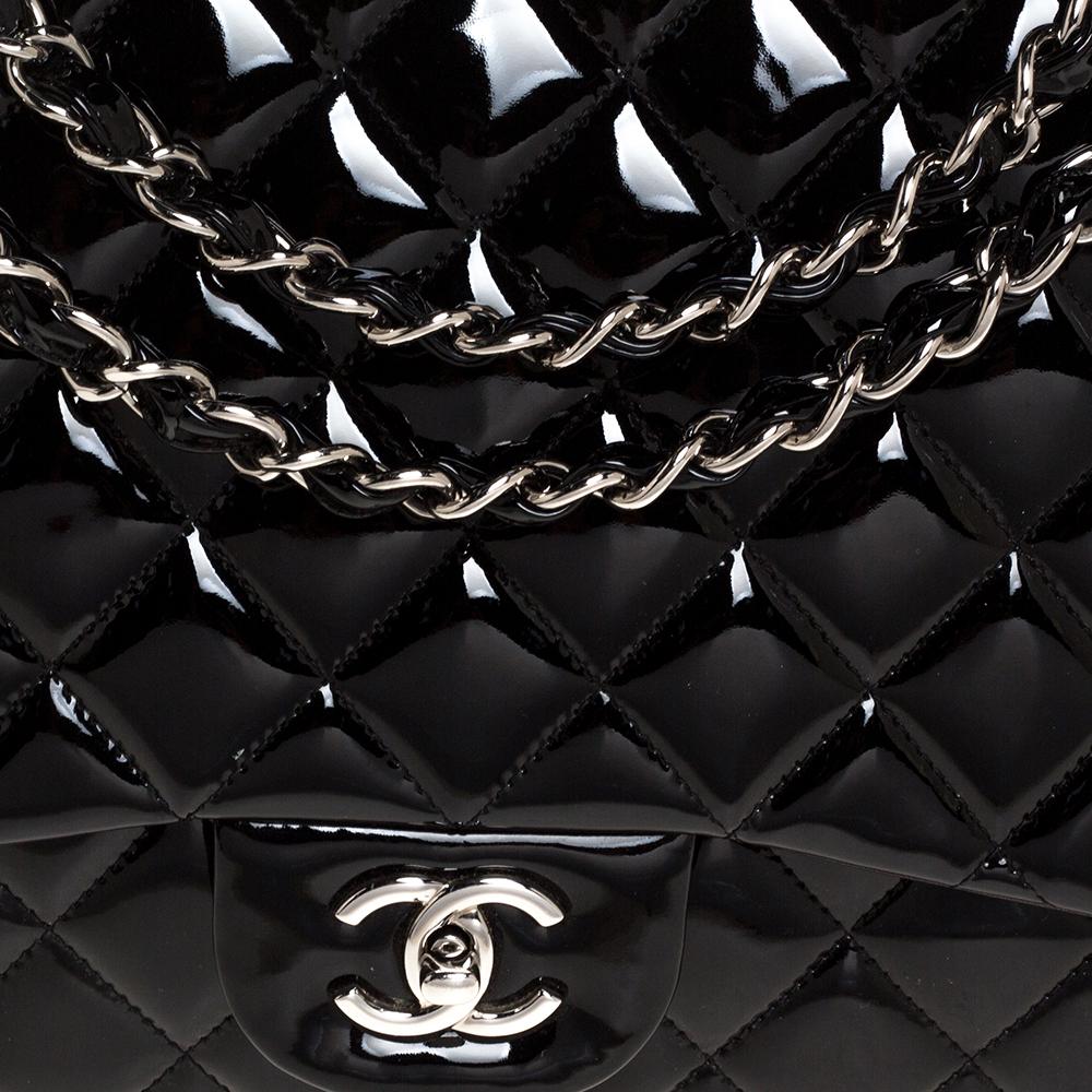 Chanel Black Quilted Patent Leather Maxi Classic Single Flap Bag In Good Condition In Dubai, Al Qouz 2