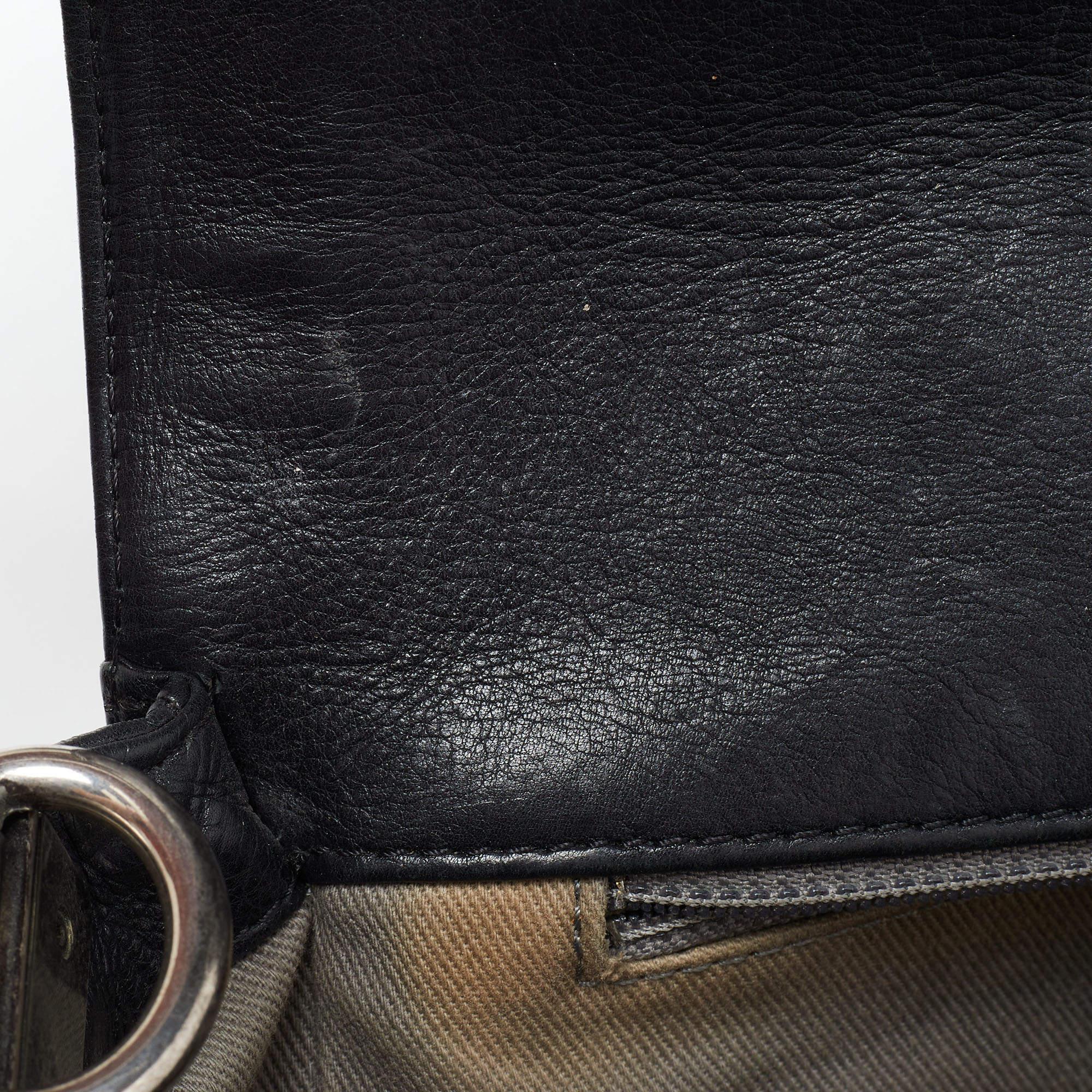 Chanel Medium Boy Bag aus schwarzem gestepptem Lackleder im Angebot 10