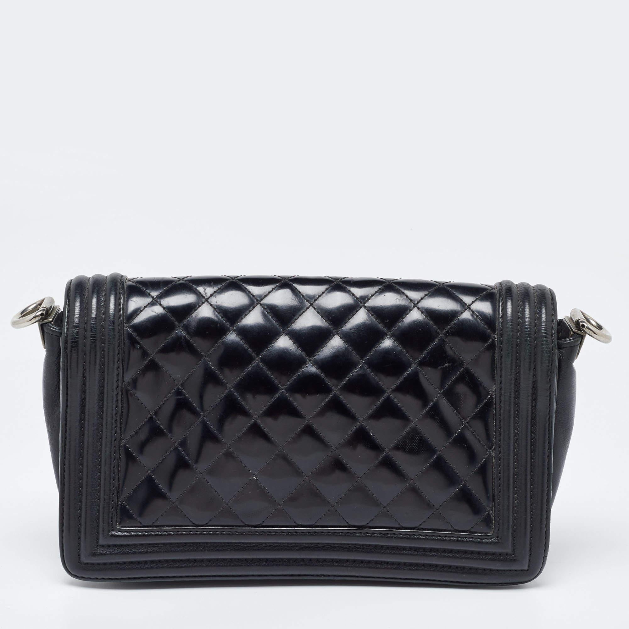 Designer bags are ideal companions for ample occasions! Here we have a fashion-meets-functionality piece crafted with precision. It has been equipped with a well-sized interior that can easily fit all your essentials.

Includes: Authenticity Card
