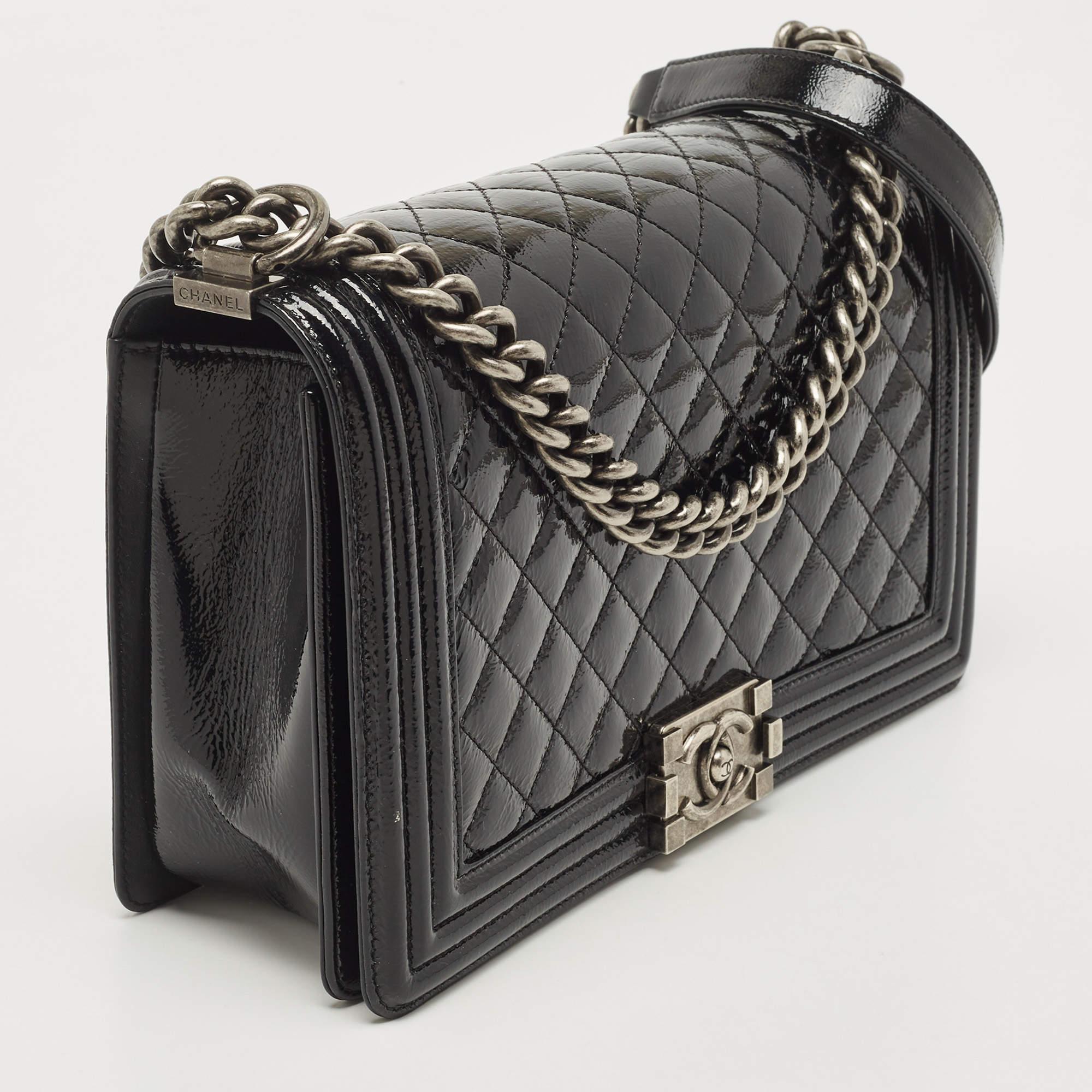Chanel Black Quilted Patent Leather New Medium Boy Flap Bag In Good Condition In Dubai, Al Qouz 2
