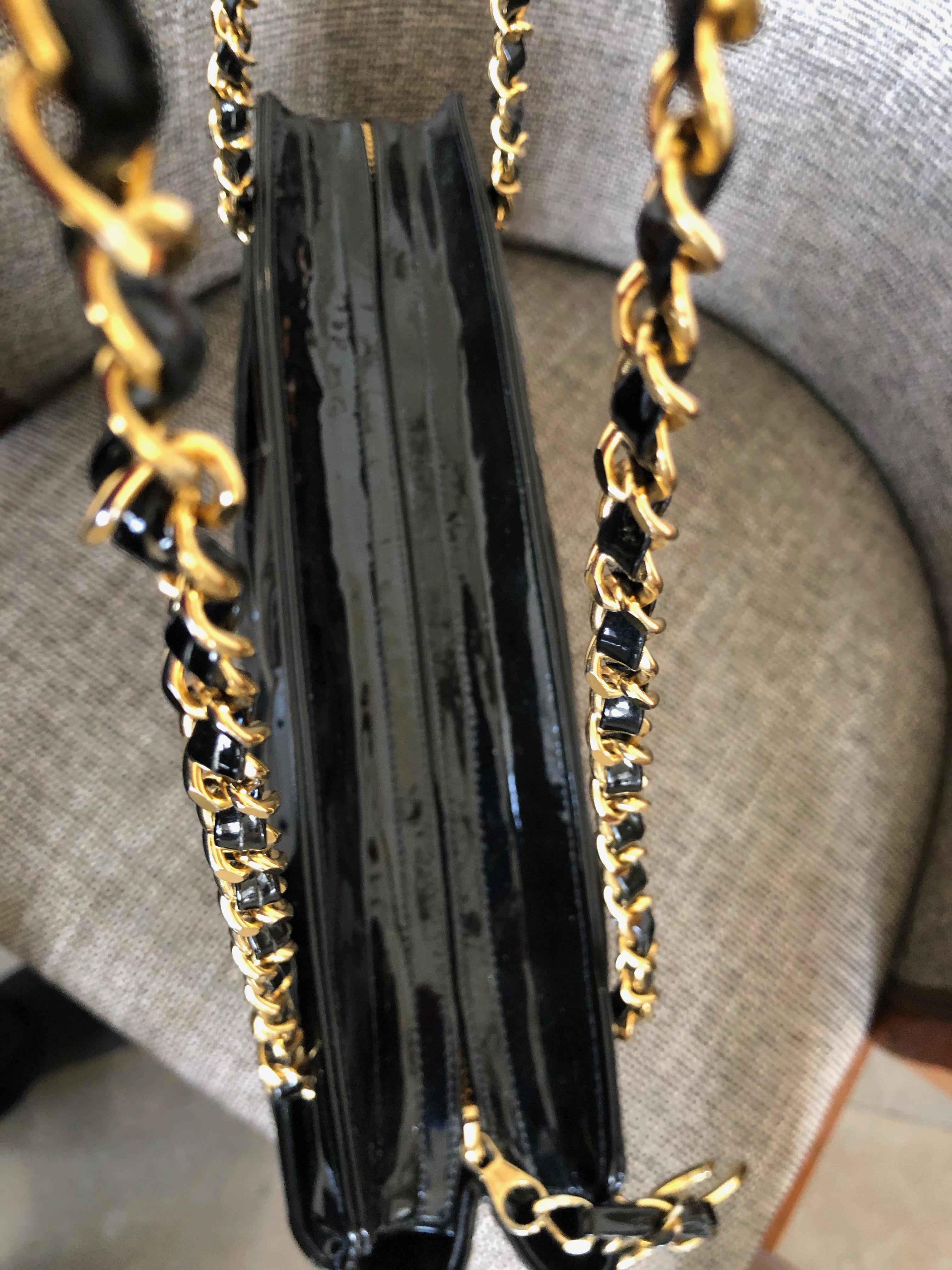 black chanel tote bolsa with gold chain