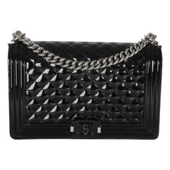 Borsa Chanel nera trapuntata in vernice &New Medium Boy