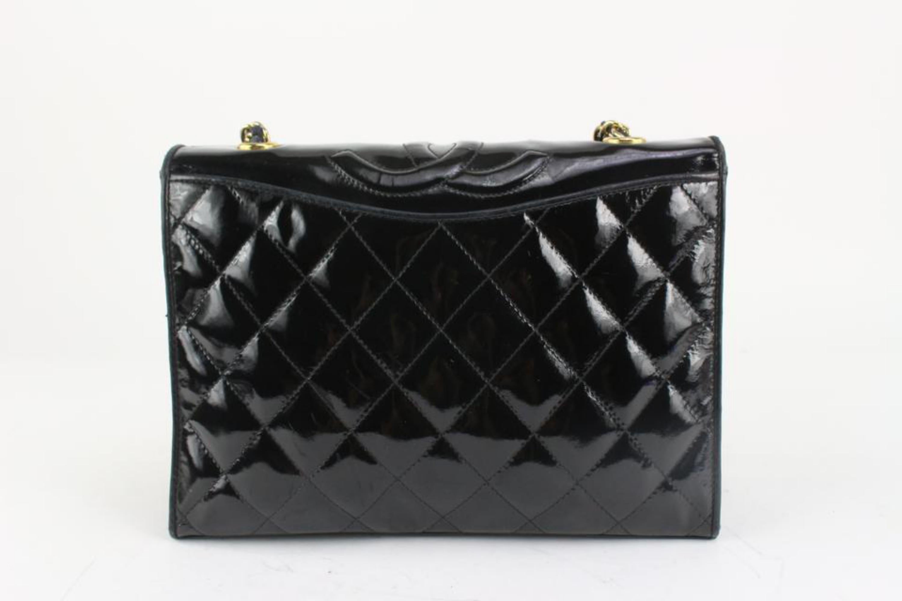 Chanel Black Quilted Patent Round Top CC Flap Bag 1215c45 In Good Condition For Sale In Dix hills, NY