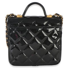 Chanel – Schwarze, gesteppte Lackleder-Mini-Tasche mit Griff und Klappe „School Memory“