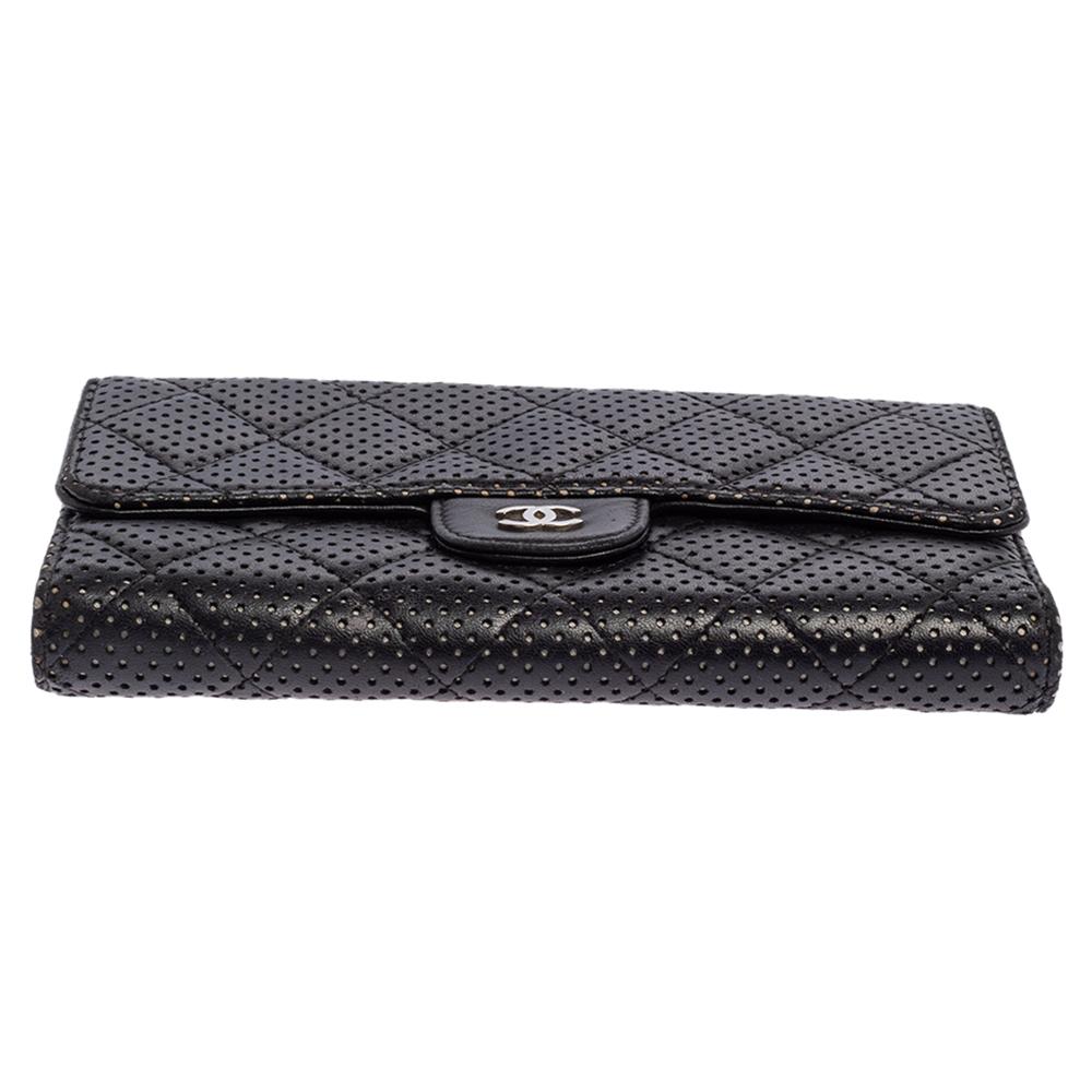 Chanel Black Quilted Perforated Leather Continental Wallet In Good Condition In Dubai, Al Qouz 2