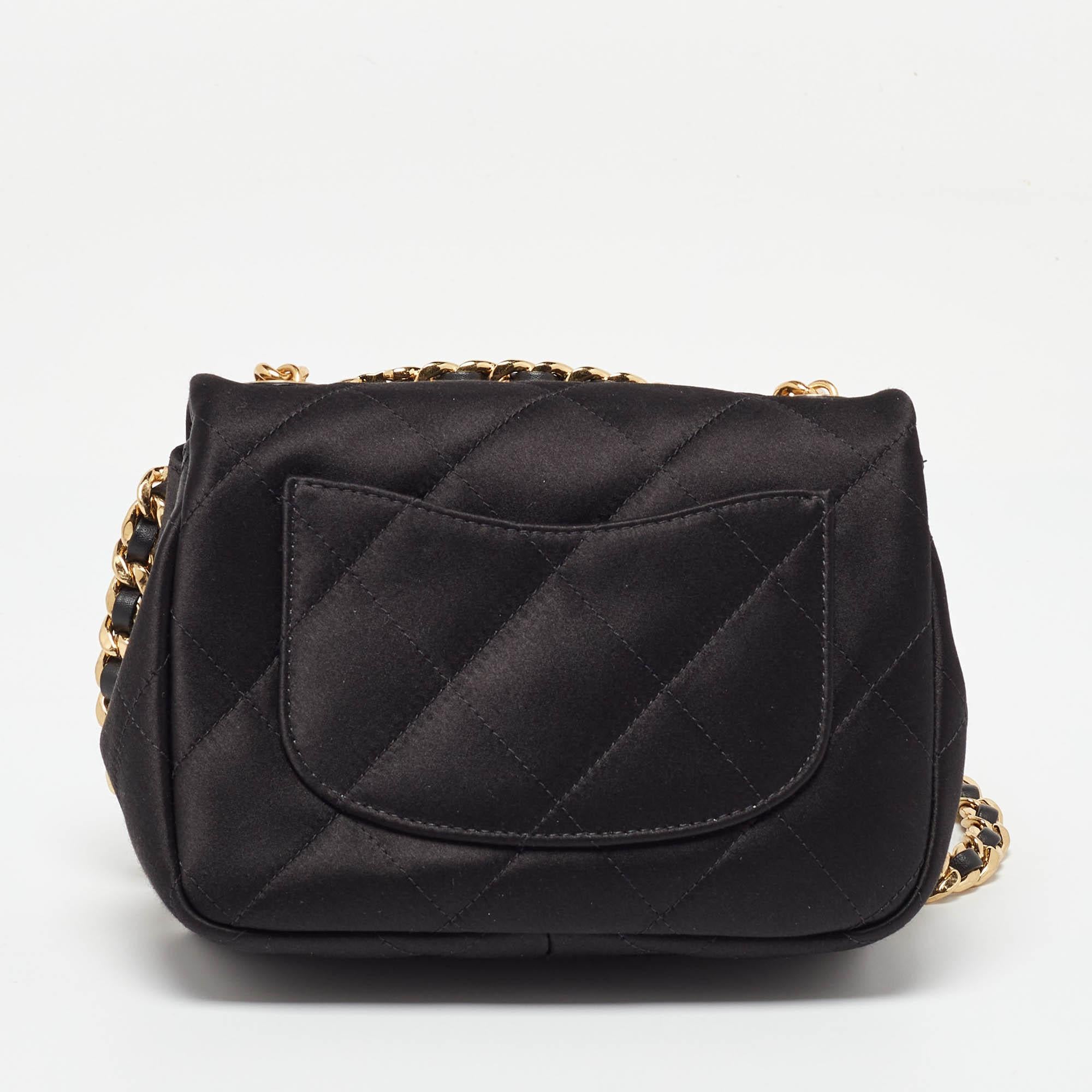 De las mujeres Chanel Bolso con Solapa de Asa Superior de Satén Acolchado Negro en venta