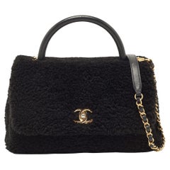 Chanel Schwarze Tasche aus gestepptem Shearling und Leder Medium Coco Top Handle Bag