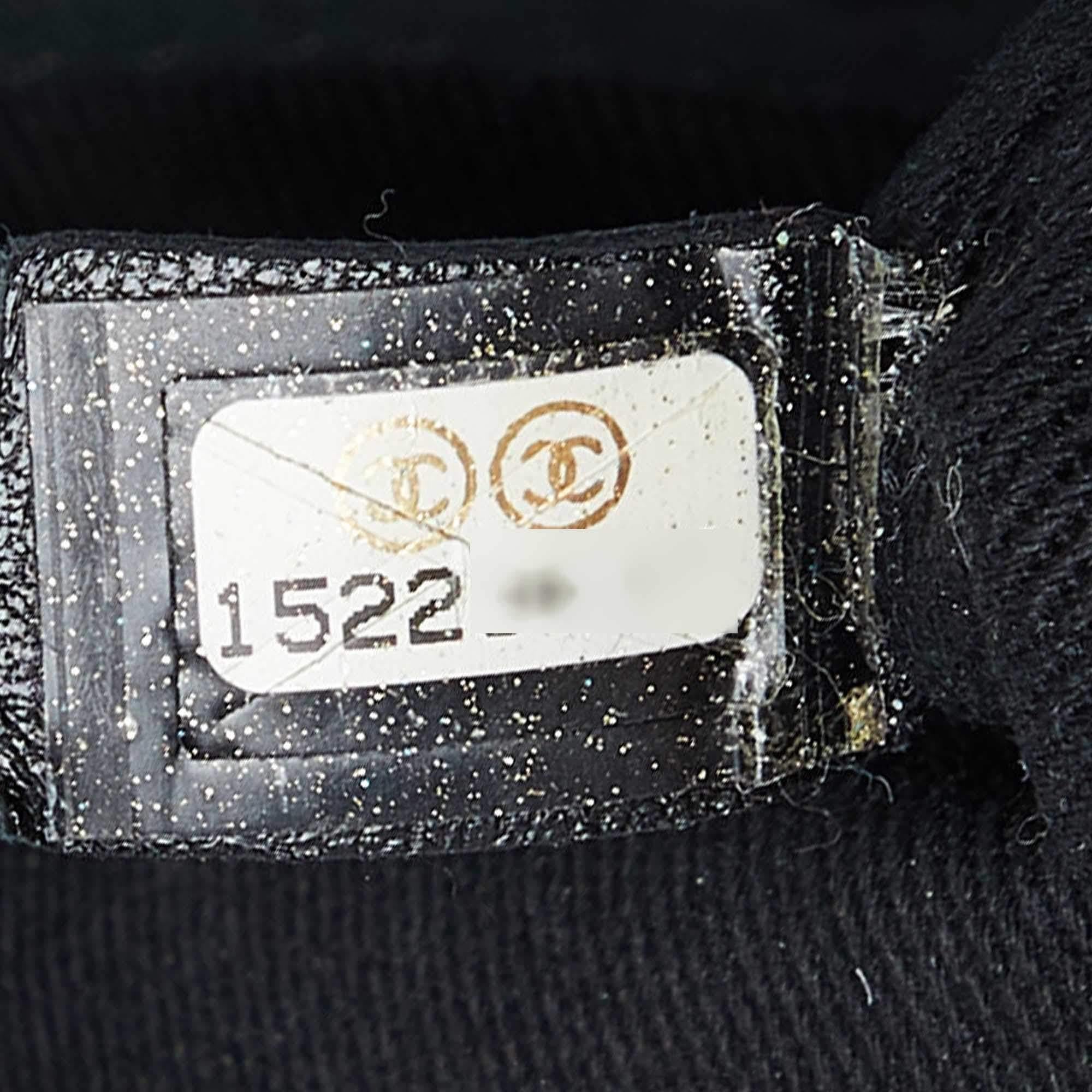 Chanel Bolso bombín mediano Just Mademoiselle de piel acolchada negra brillante 3