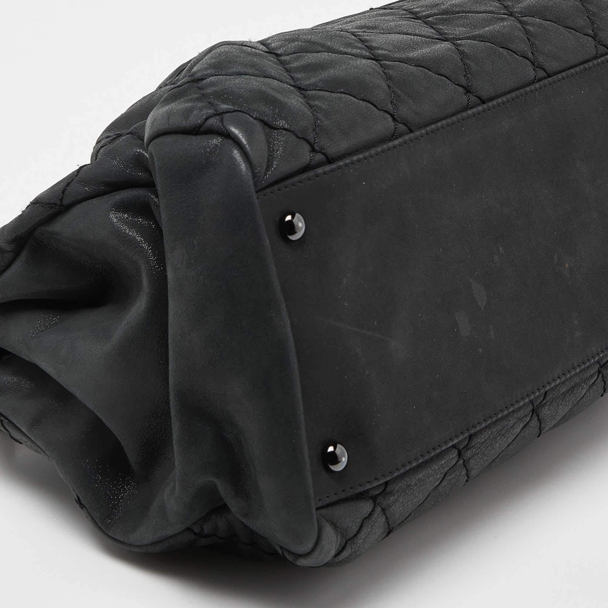 Chanel Bolso bombín mediano Just Mademoiselle de piel acolchada negra brillante 4