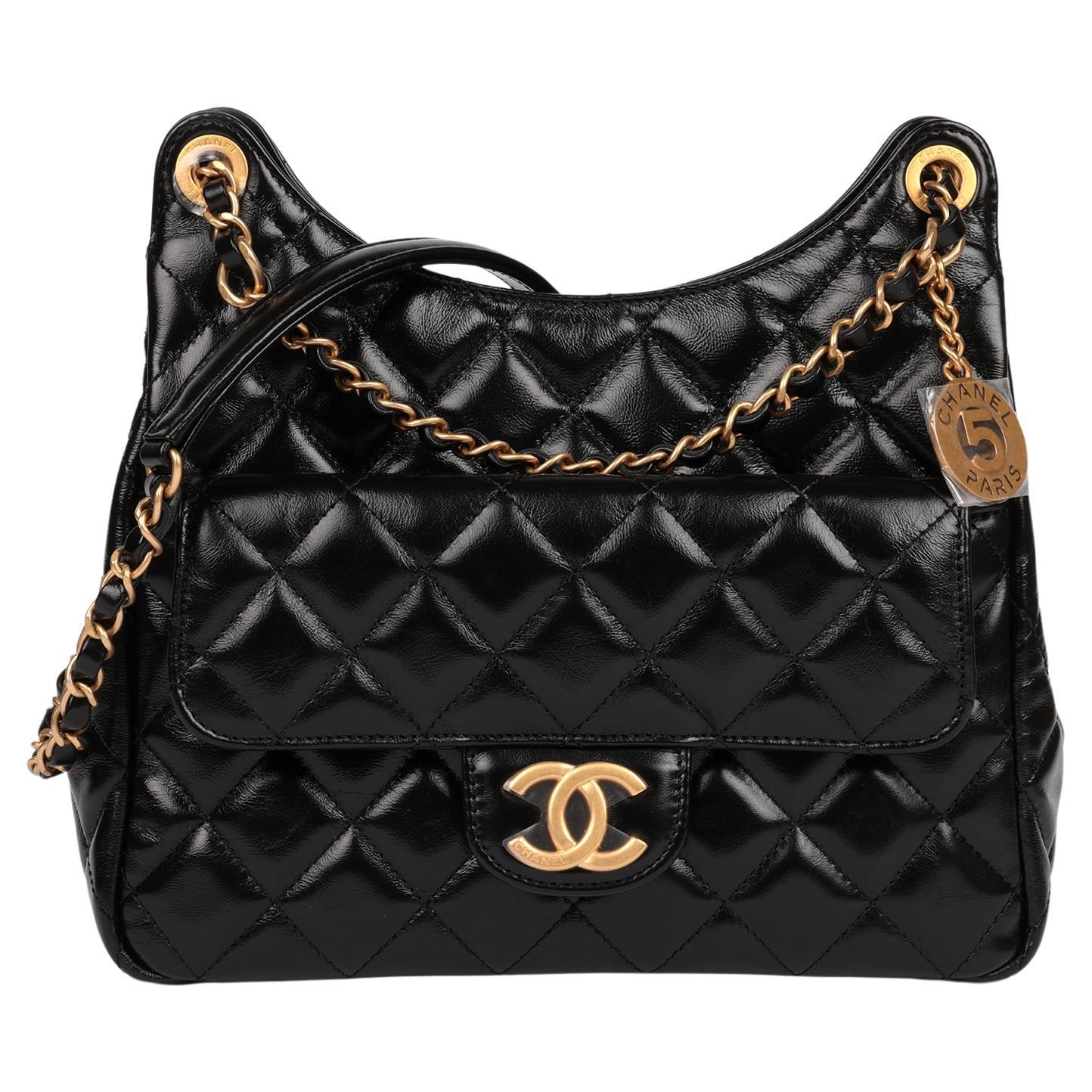 Chanel - Sac hobo moyen en cuir de veau vieilli matelassé noir en vente