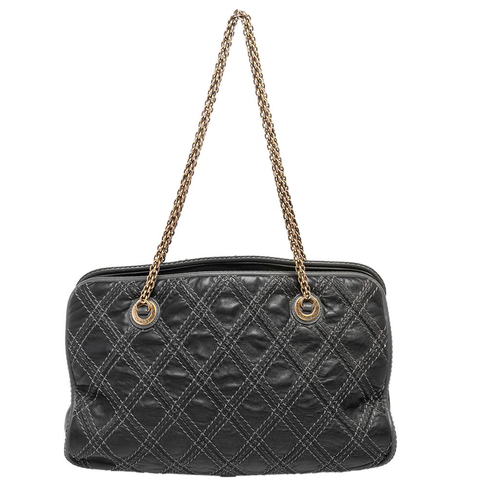 This investment-worthy Chanel Triptych tote is crafted from black leather and it has the diamond stitch design all over. It features the CC charm at the front and two shoulder handles in gold-tone metal. The interior is lined with satin.
