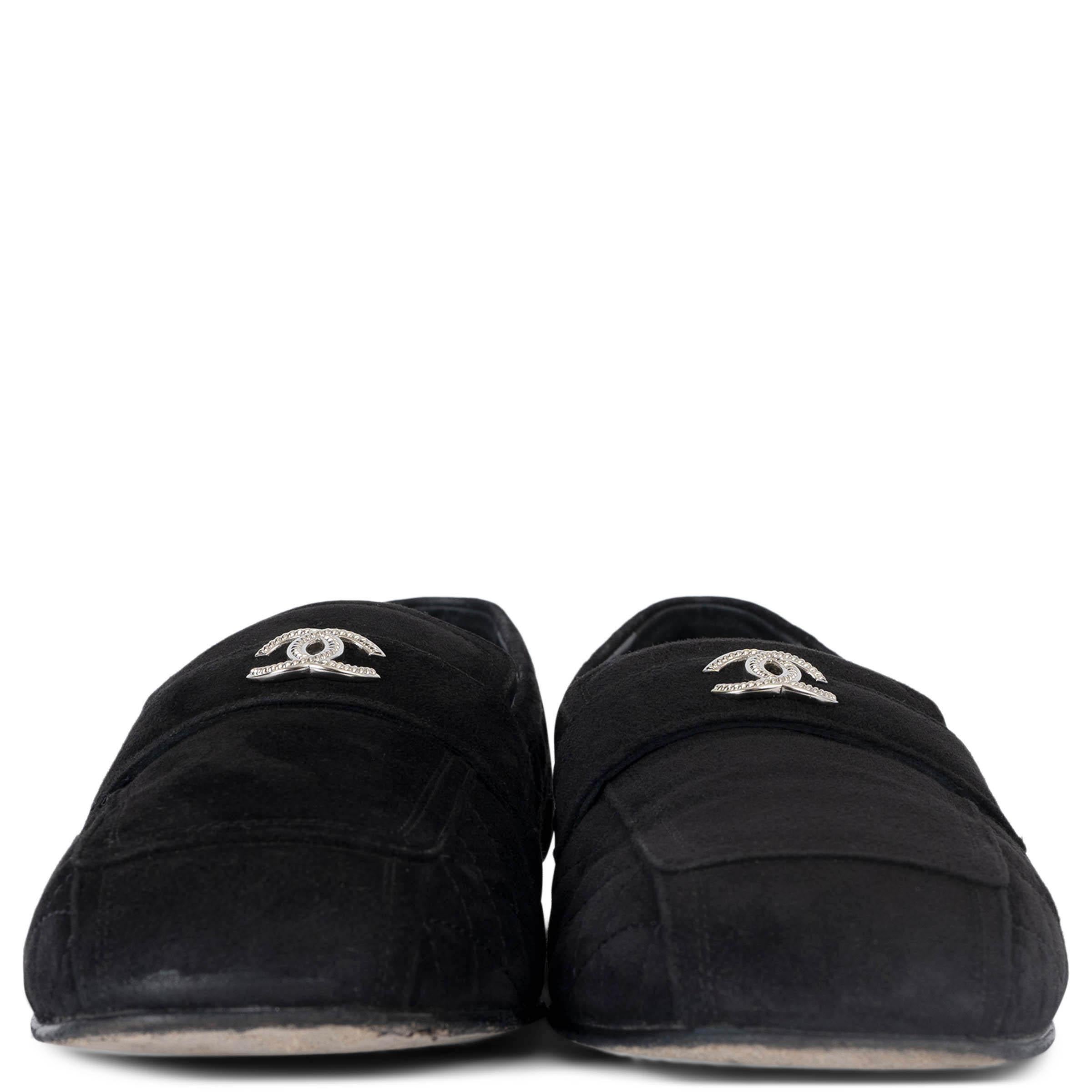 100% authentic Chanel quilted loafers in black kid suede leather with textured silver-tone interlocking CC logo. Have been worn and are in excellent condition. Come with dust bags. 

2019 Pre-Spring 

Measurements
Model	19P G34503 X47793