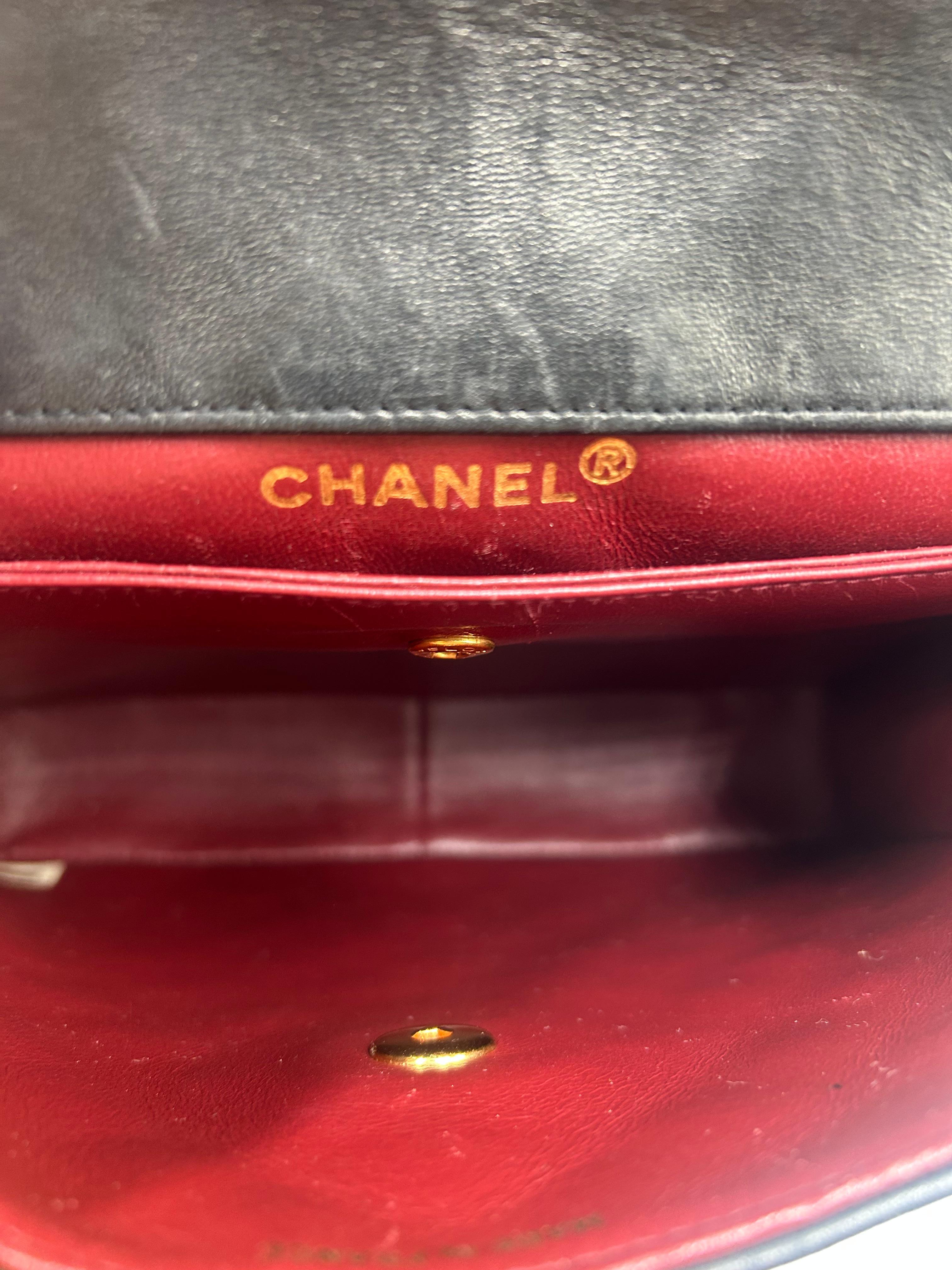 Chanel - Sac à bandoulière à rabat en trapèze matelassé - 1990 en vente 2