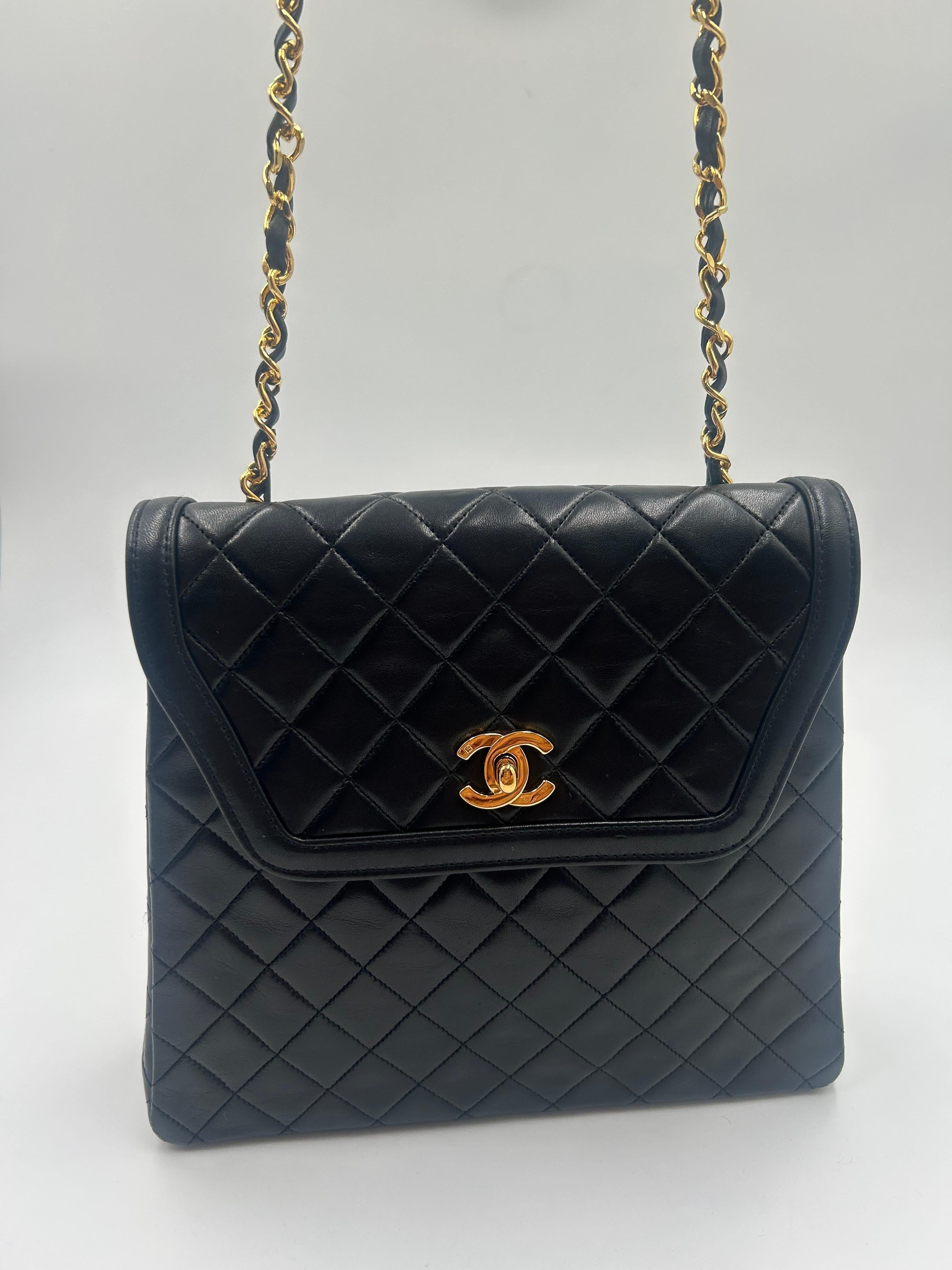 Chanel - Sac à bandoulière à rabat en trapèze matelassé - 1990 en vente 4