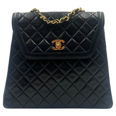 Chanel - Sac à bandoulière à rabat en trapèze matelassé - 1990