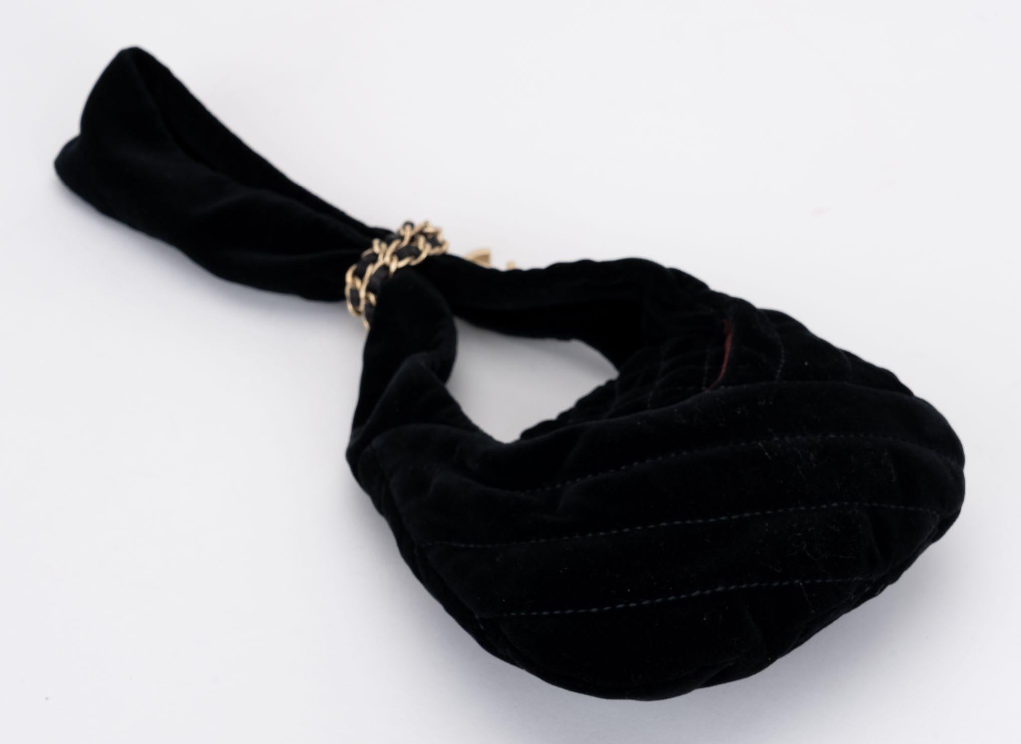 Women's Chanel Black Quilted Velvet Evening Bag For Sale