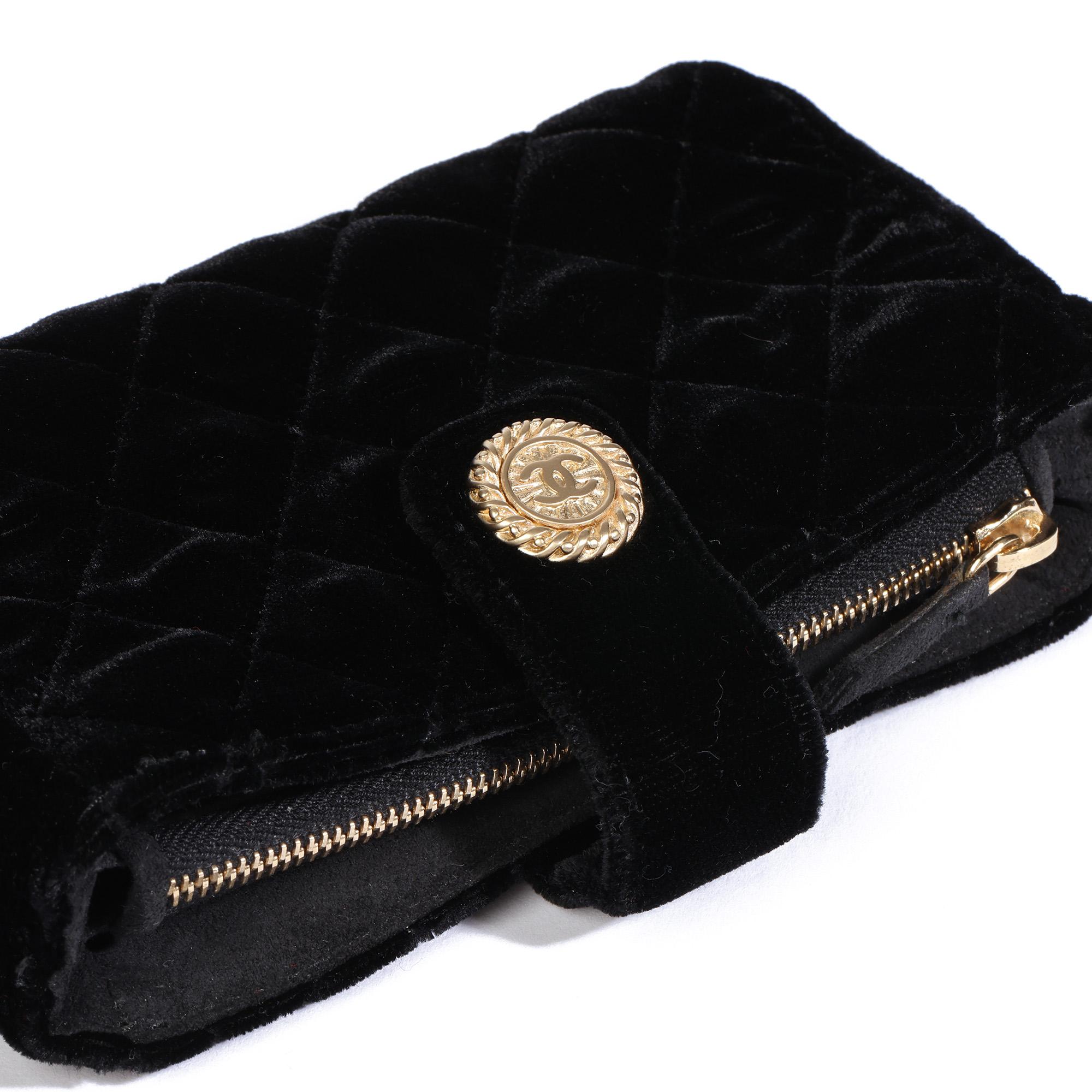 Chanel BLACK QUILTED VELVET LEATHER MINI POUCH

CONDITION NOTES
The exterior is excellent condition with light signs of use.
The interior is in excellent condition with light signs of use.
The hardware is in excellent condition with light signs of