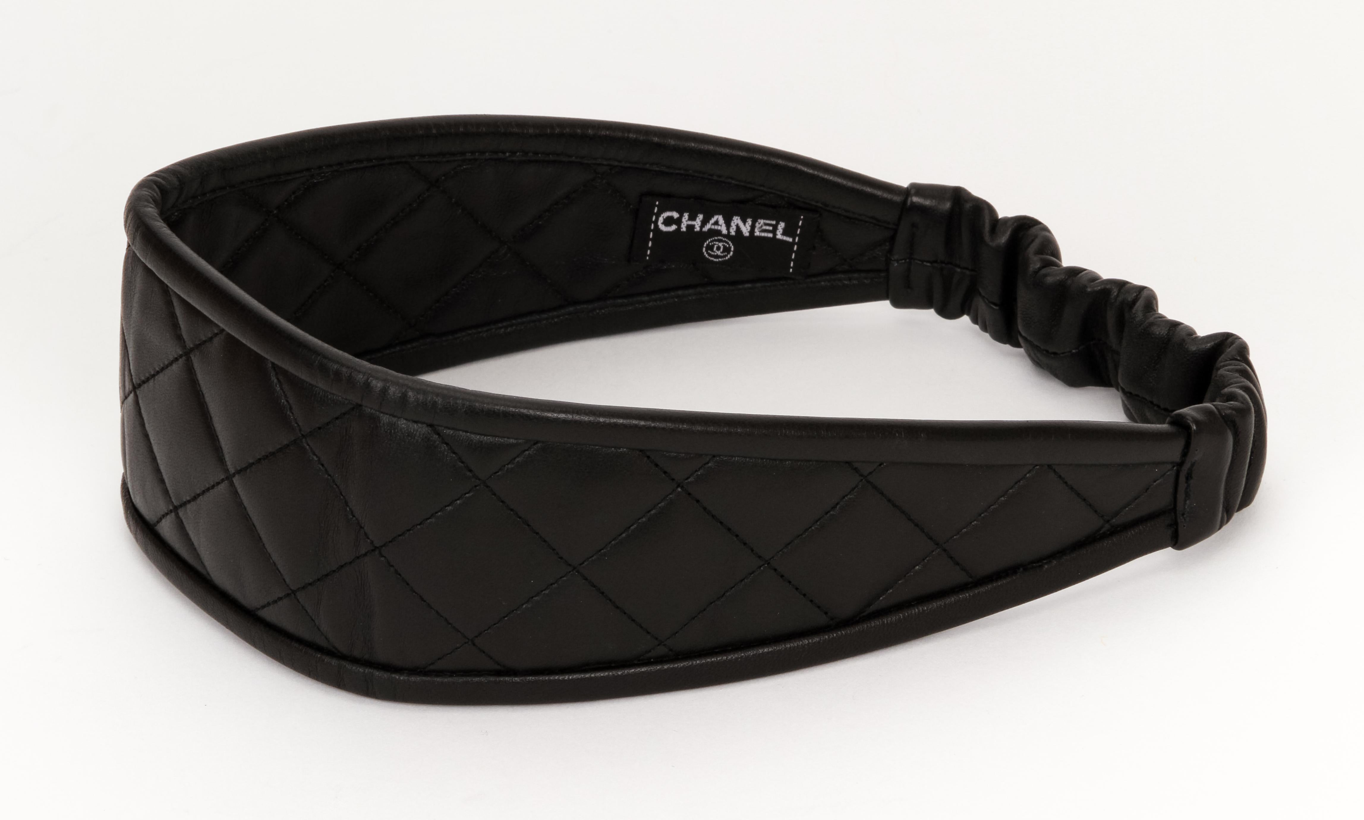 Bracelet vintage matelassé noir Chanel Excellent état - En vente à West Hollywood, CA