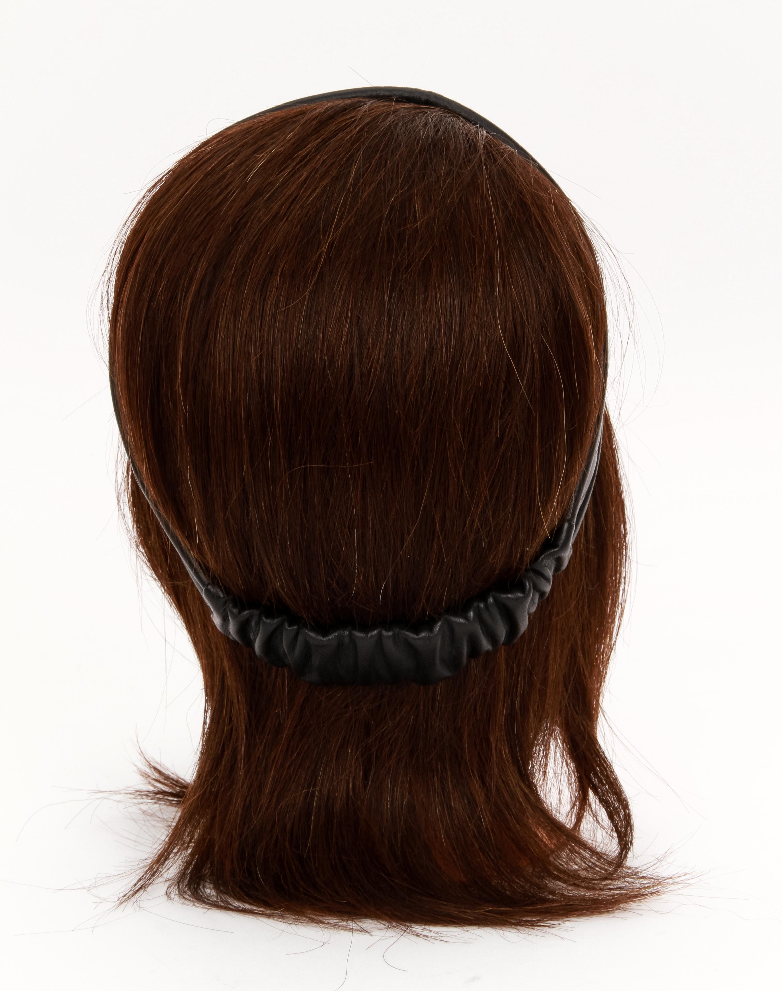 Chanel Schwarzes gestepptes Vintage-Kopfband von Chanel im Angebot 1