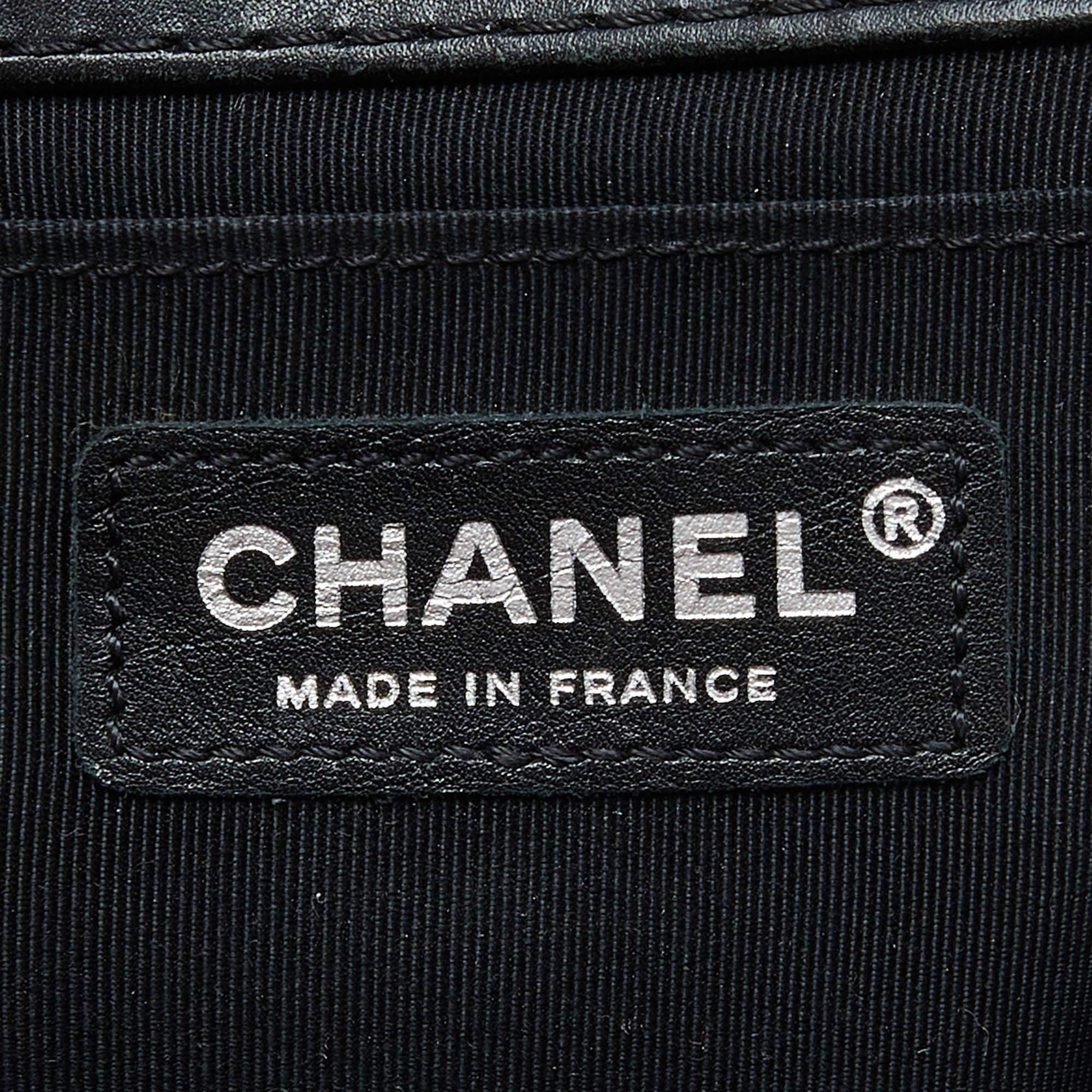 Chanel - Sac moyen en cuir matelassé sauvage surpiqué - noir 1